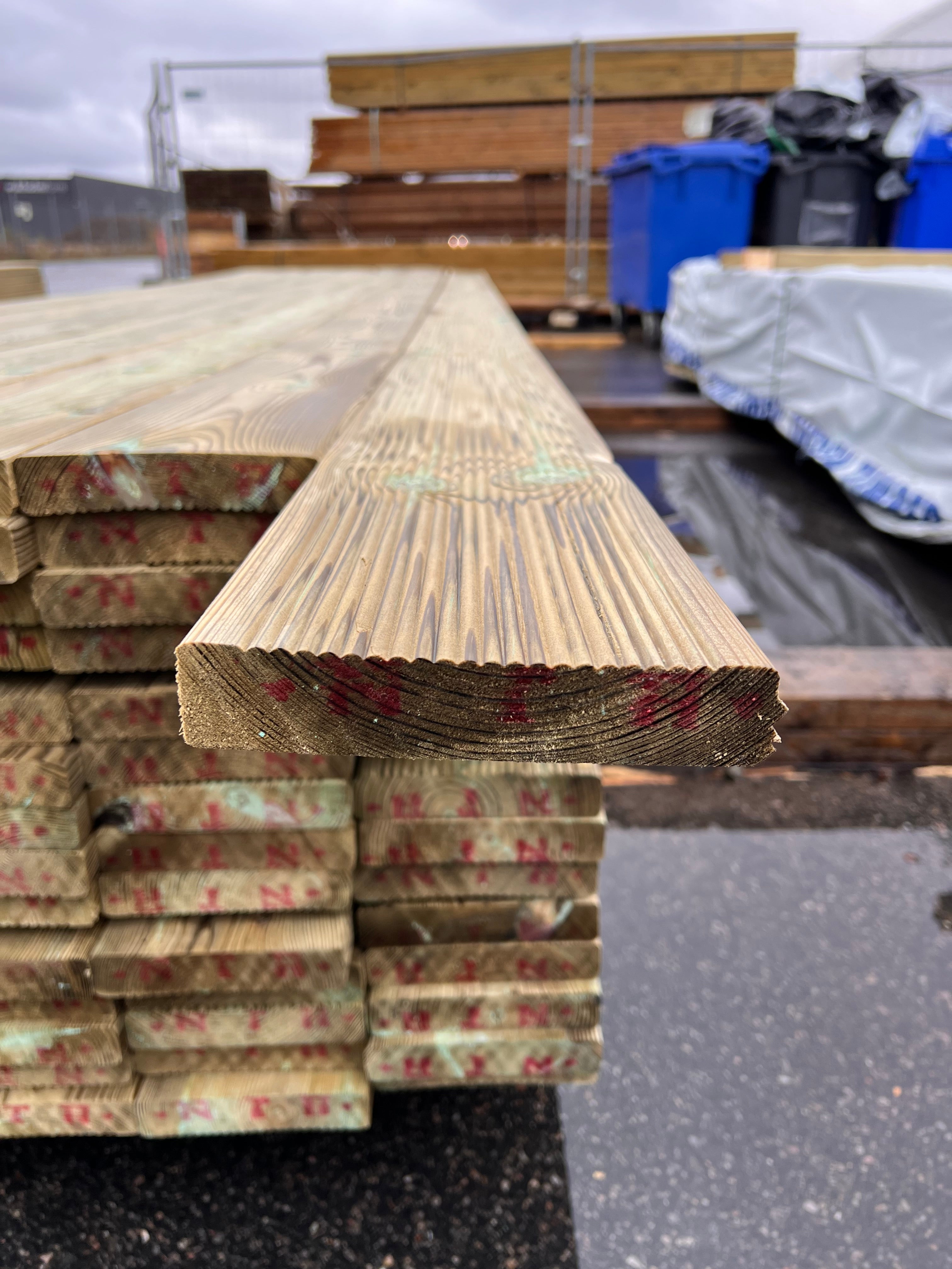 Paket Trall Rillad 28x145mm – 98 st 4.20m Tryckimpregnerad B-sort