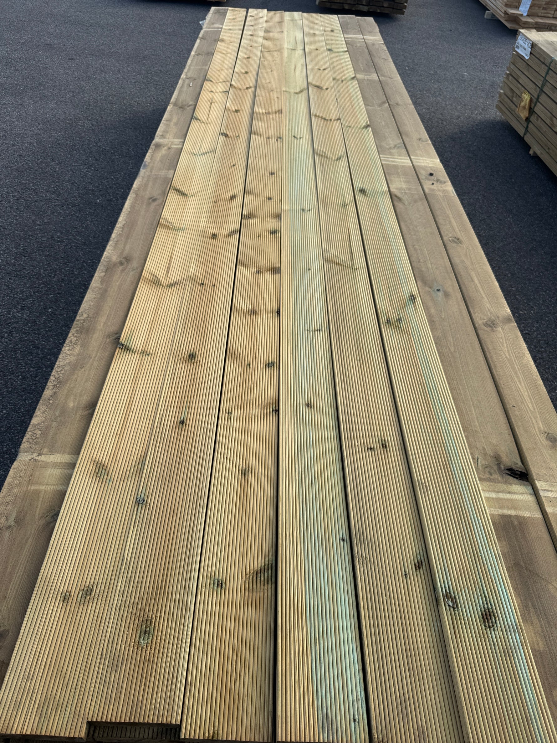 Paket Rillad Trall 28x120 – 144st – 4.20 m – NTR AB A-sortering