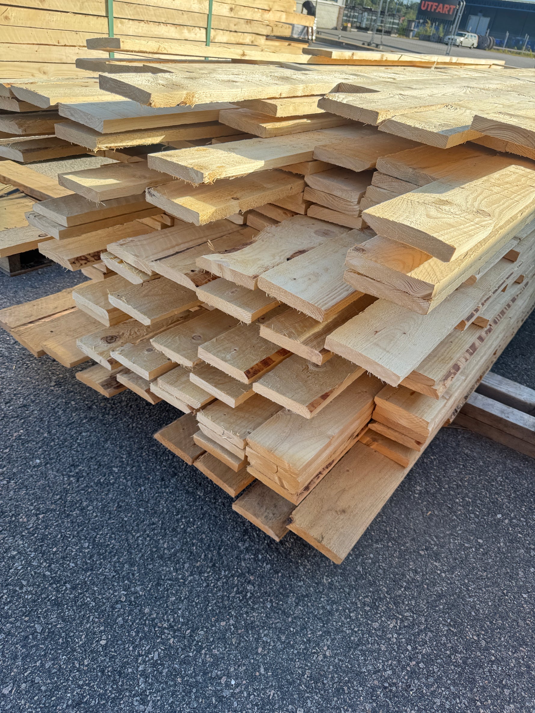 Paket Råsågade Brädor 22×125mm 277st (2.40-3.90m)