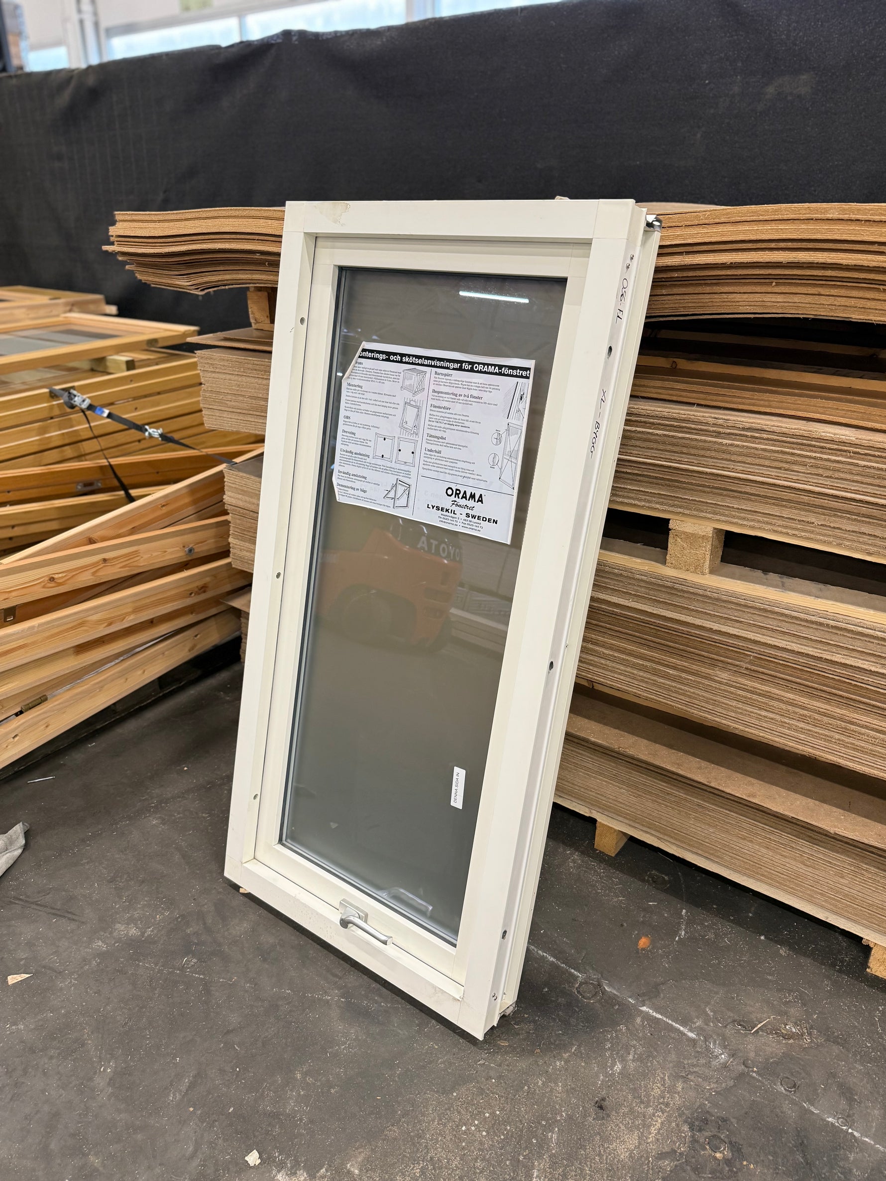 Fönster 68x138 cm Alu/Komposit Frostad Vit - Spirec