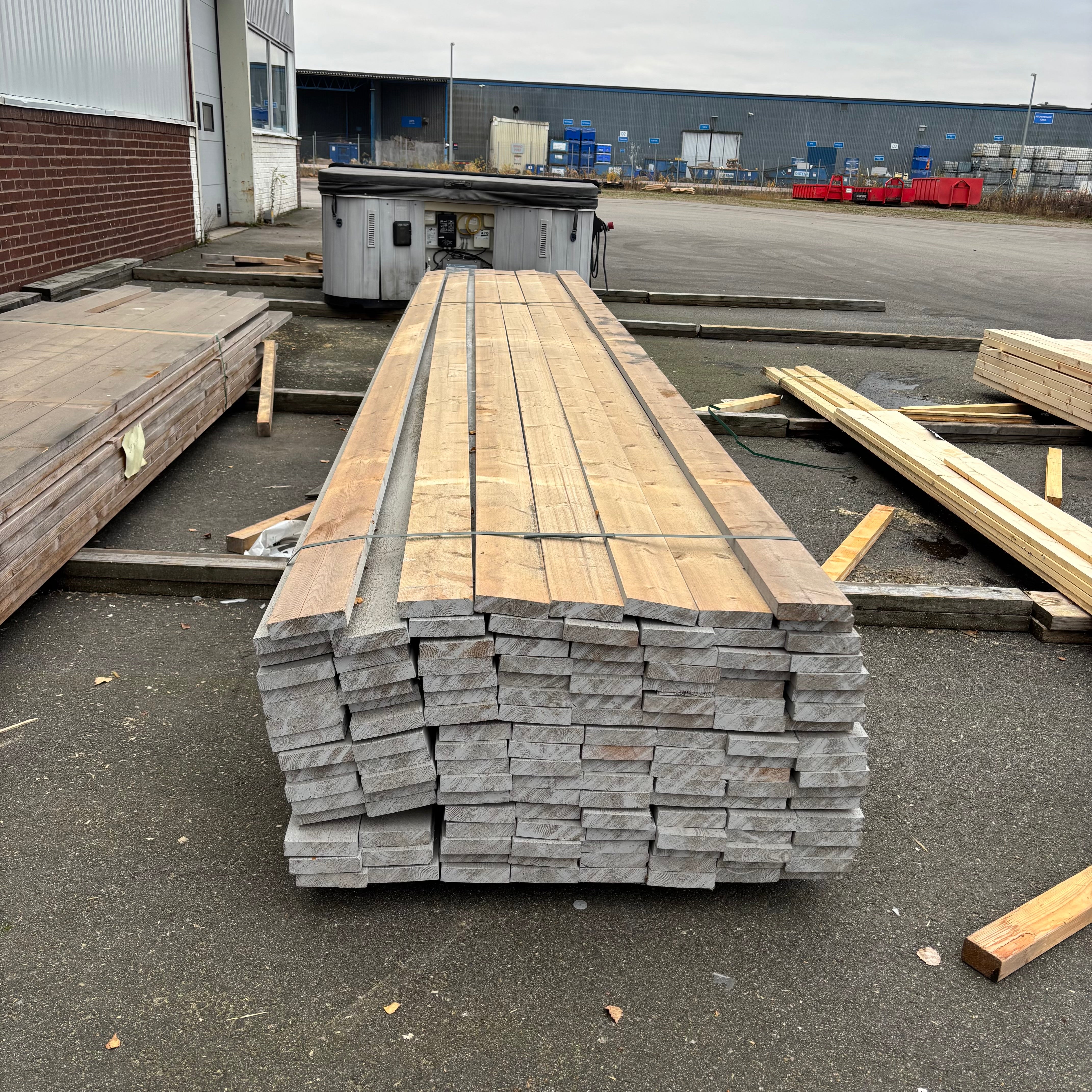 Paket Ytterpanel Finsågad 28x120mm – 136 st (5,40 m, Grå NCS S3000-N)