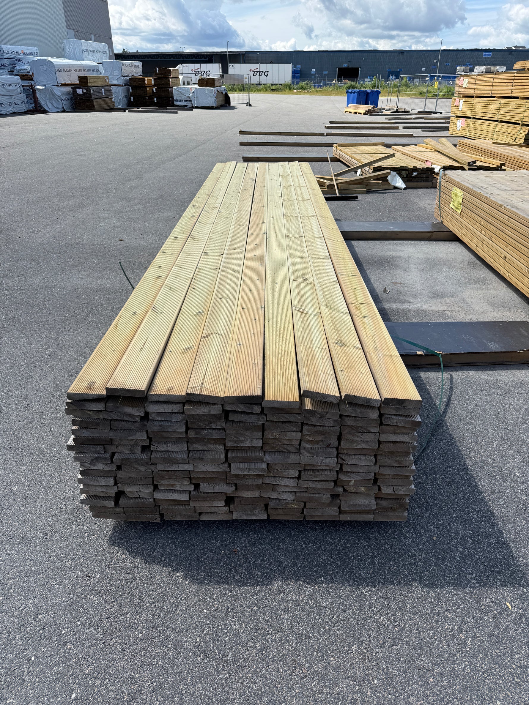 Paket Tryckimpregnerad Rillad Trall 28x120mm, 144st 5.10m- Väderbitet