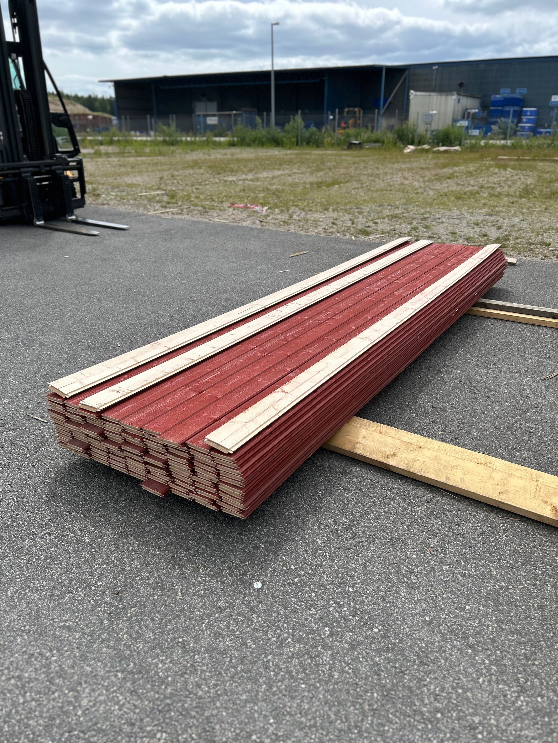 Paket Enkelfas Ändspont 22x120mm 4,20m 102st Grundmålad
