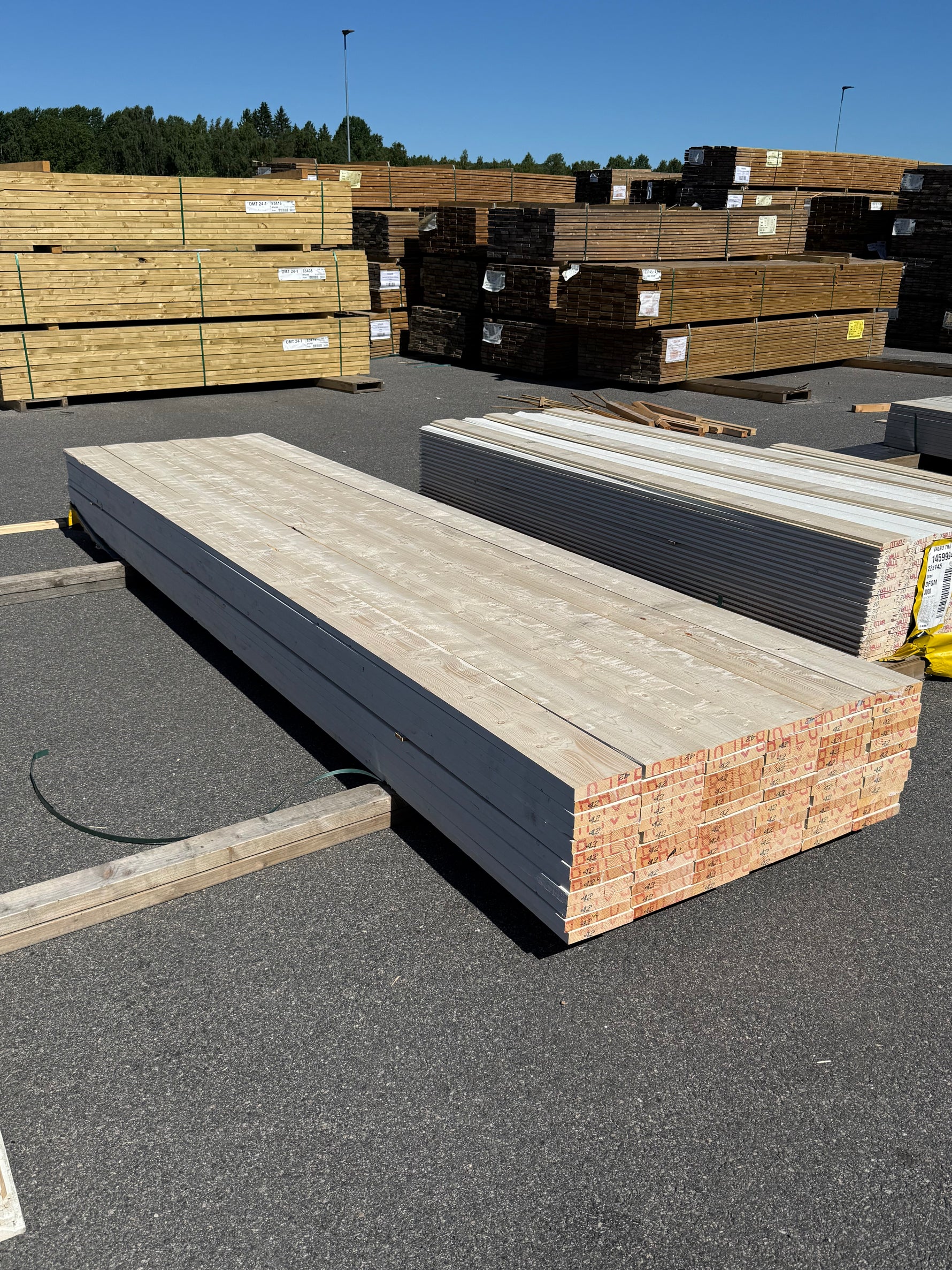 Paket Finsågade Brädor 28x170mm, 72st 4.20m Grundmålade