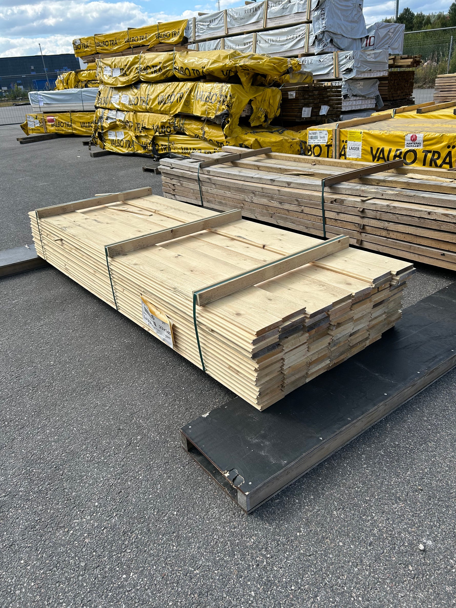 Parti Luckämne 23x145mm 2,70m 102st Gran