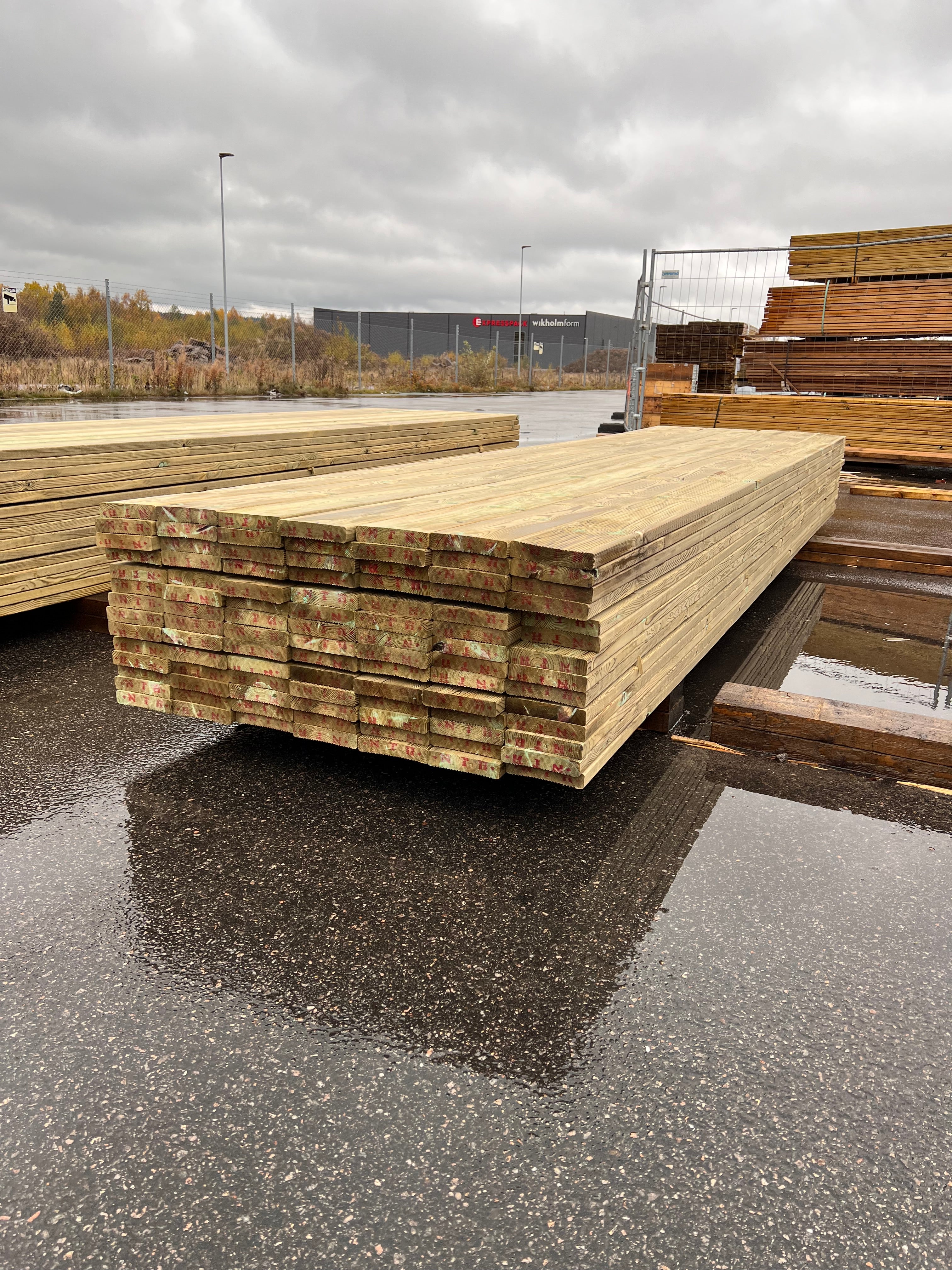 Paket Trall Rillad 28x145mm – 98 st 4.20m Tryckimpregnerad B-sort