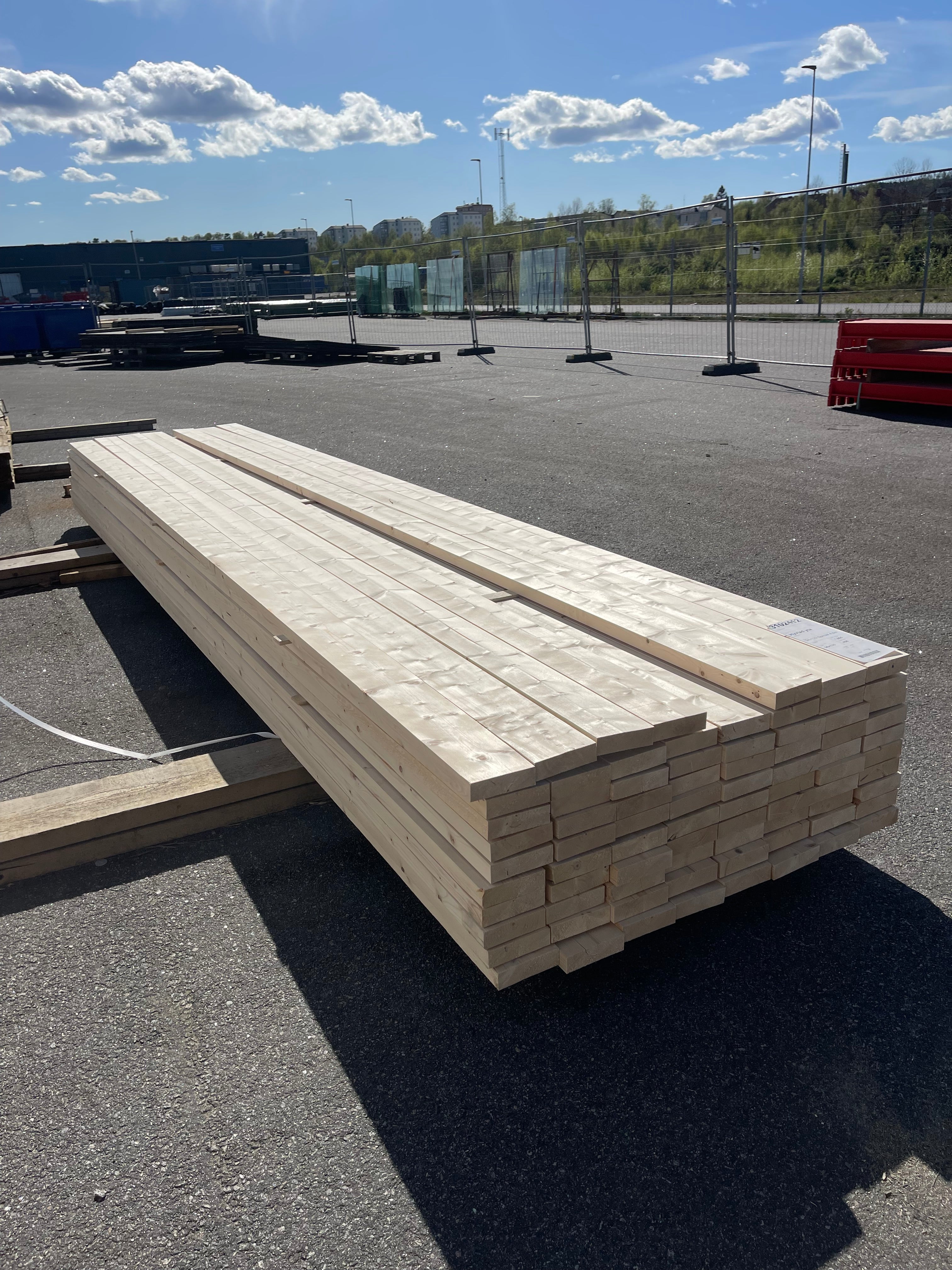 Paket Hyvlade Brädor 34x120 mm – 4,80 m – 79 st