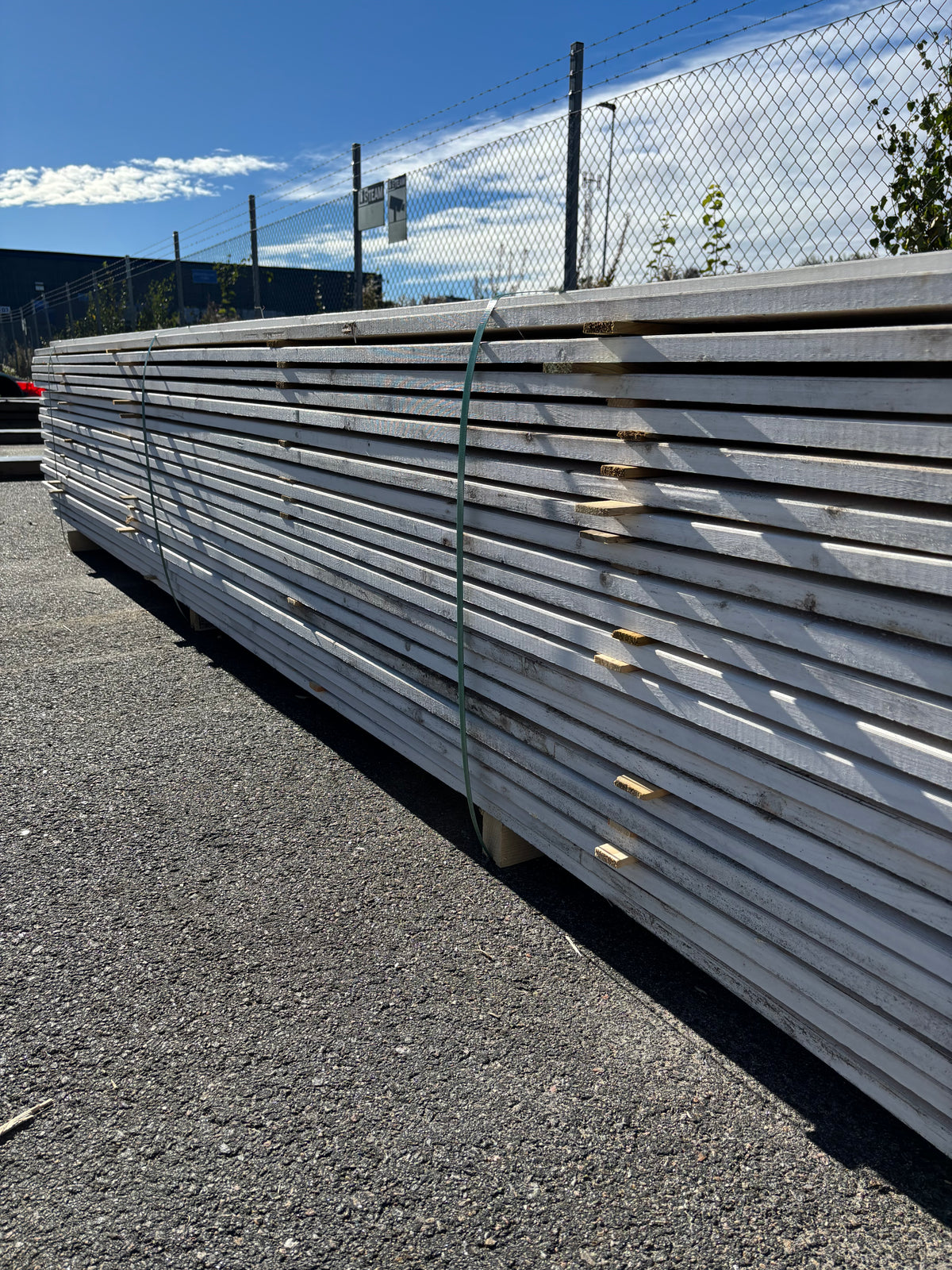 Paket Finsågade Brädor 22x145mm 3,90m 148st Grundmålade