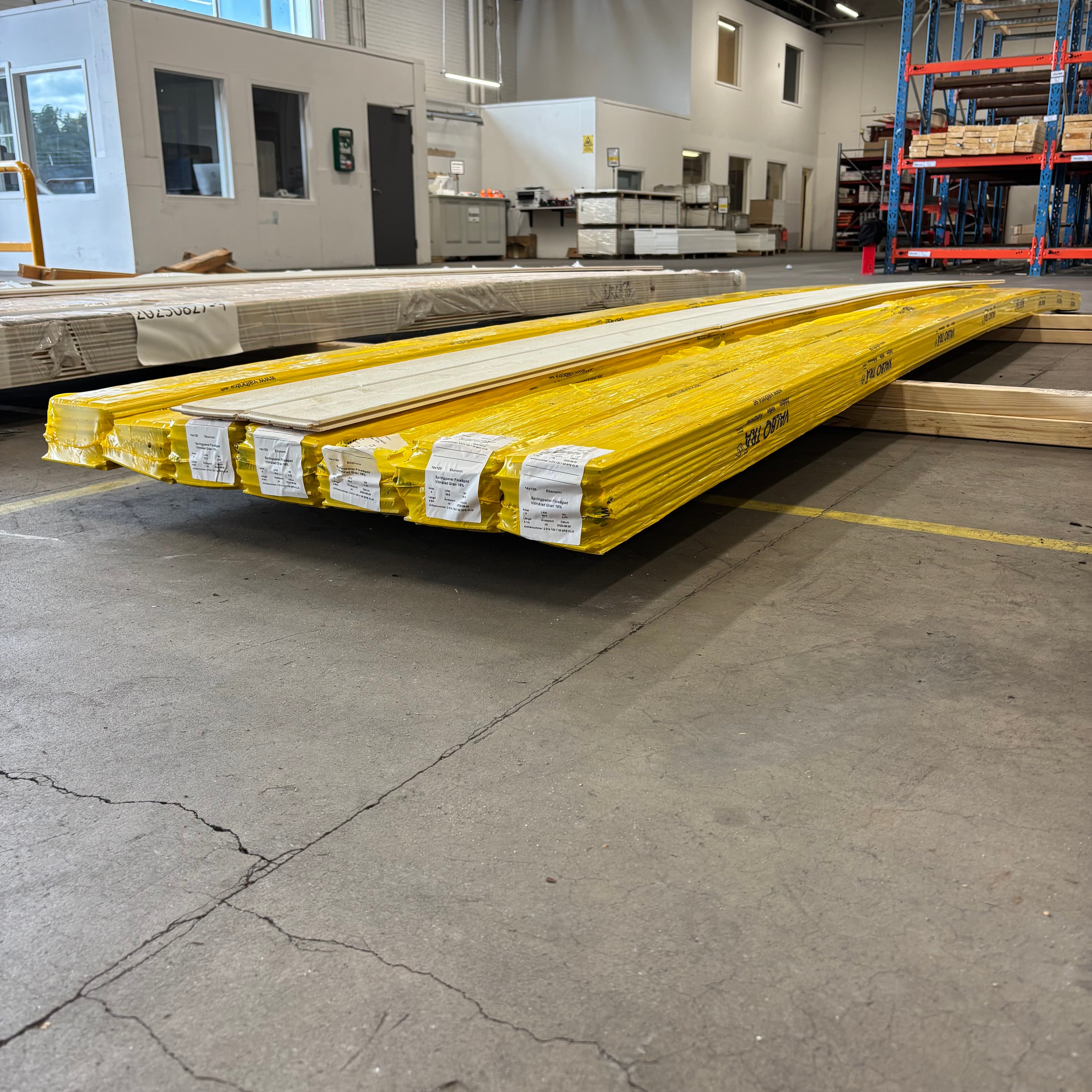 Paket Springpanel Finsågad Vitmålad 12x120mm 40st 4.80m