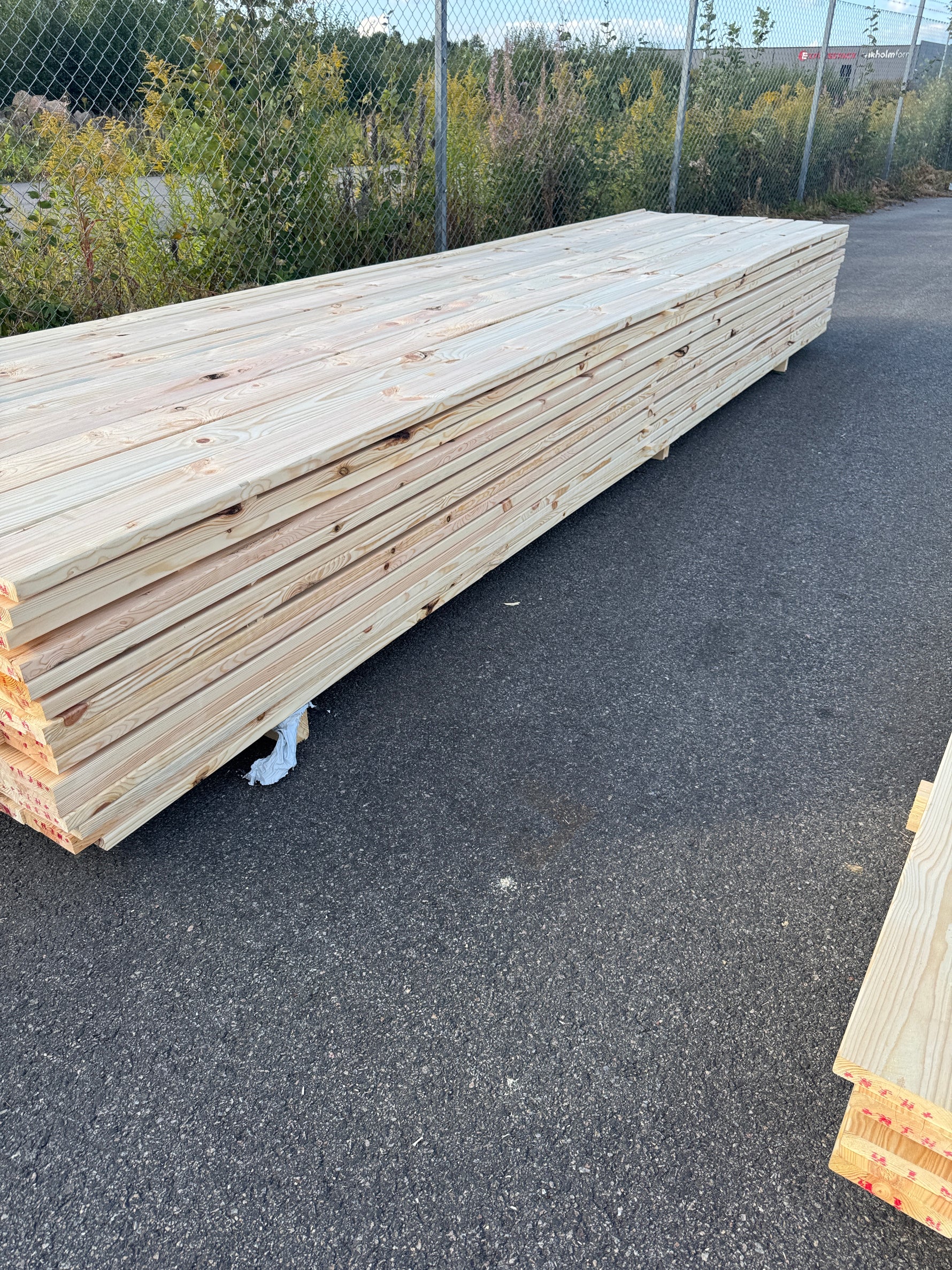 Paket Hyvlad 28x120 – 134st – 4.20 m – ANDRASORTERING