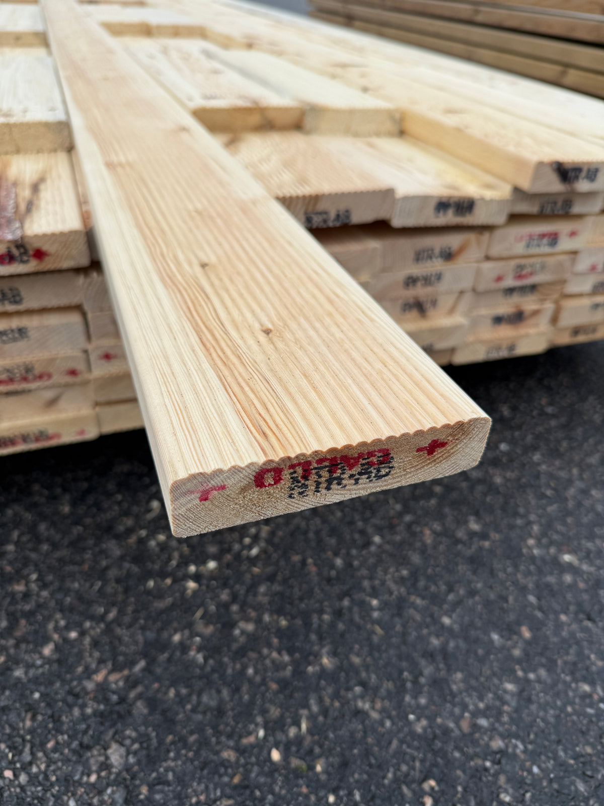Paket Obehandlad Rillad Trall 28x120mm 3,00m 60st (Andra Sortering)