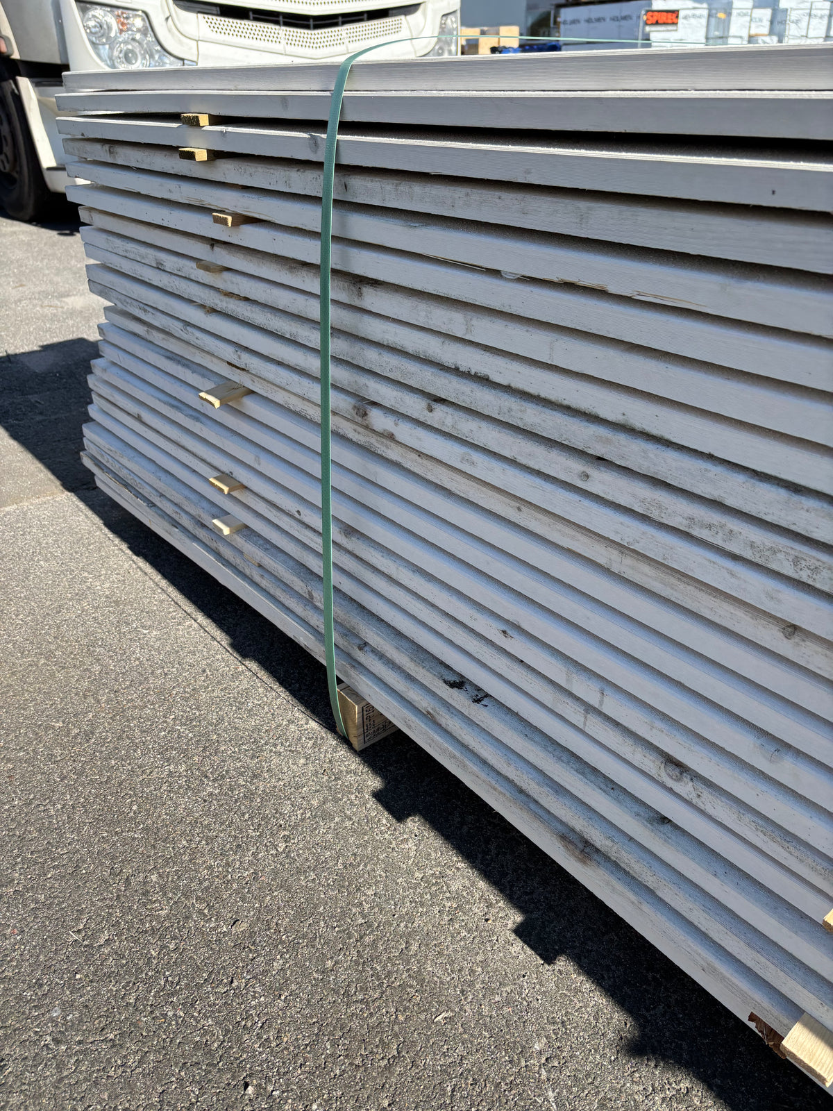 Paket Finsågade Brädor 22x145mm 3,90m 148st Grundmålade