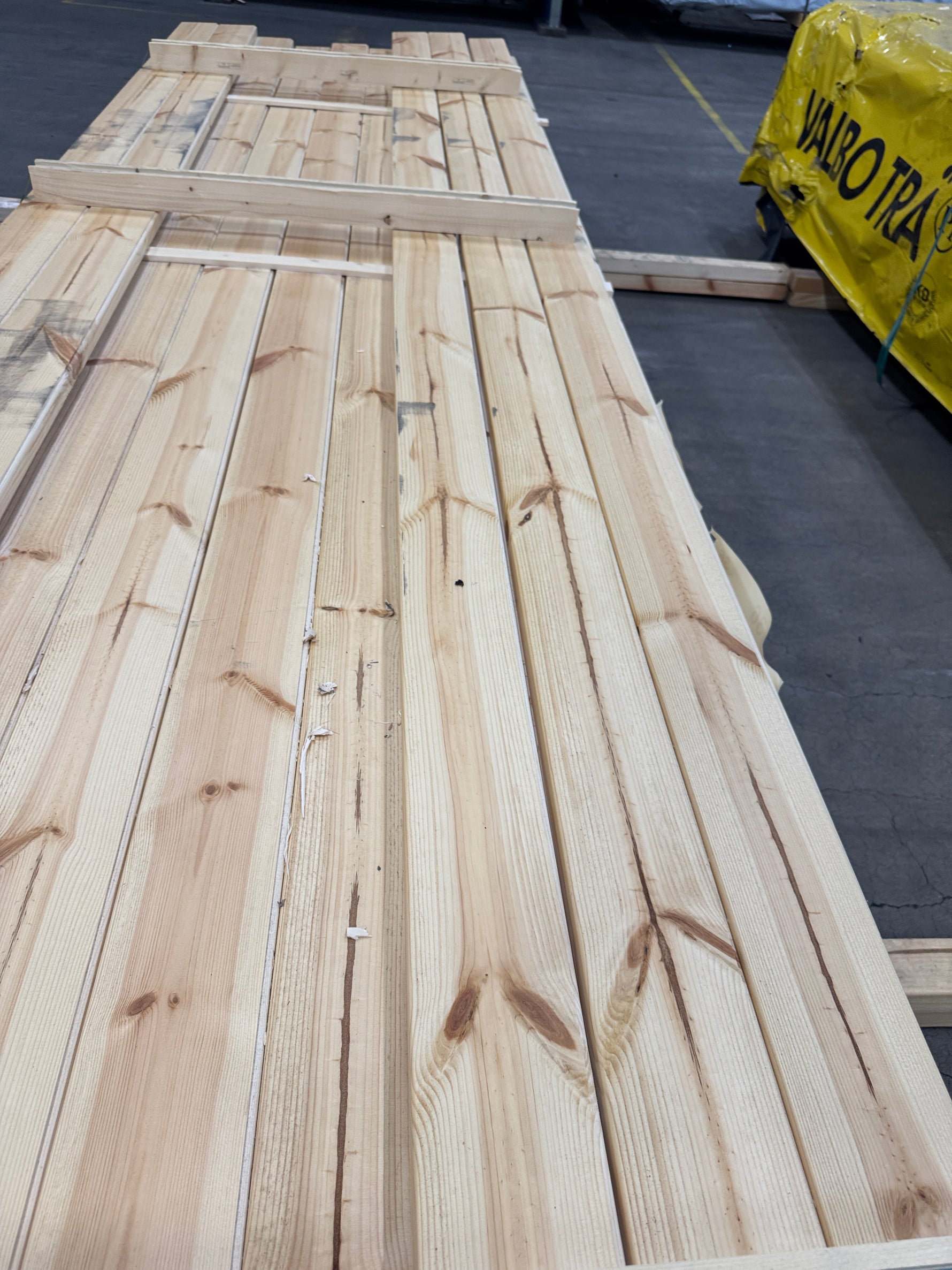 Paket Hyvlade Brädor 28x120mm 3,60m – 95 st Felhyvlade