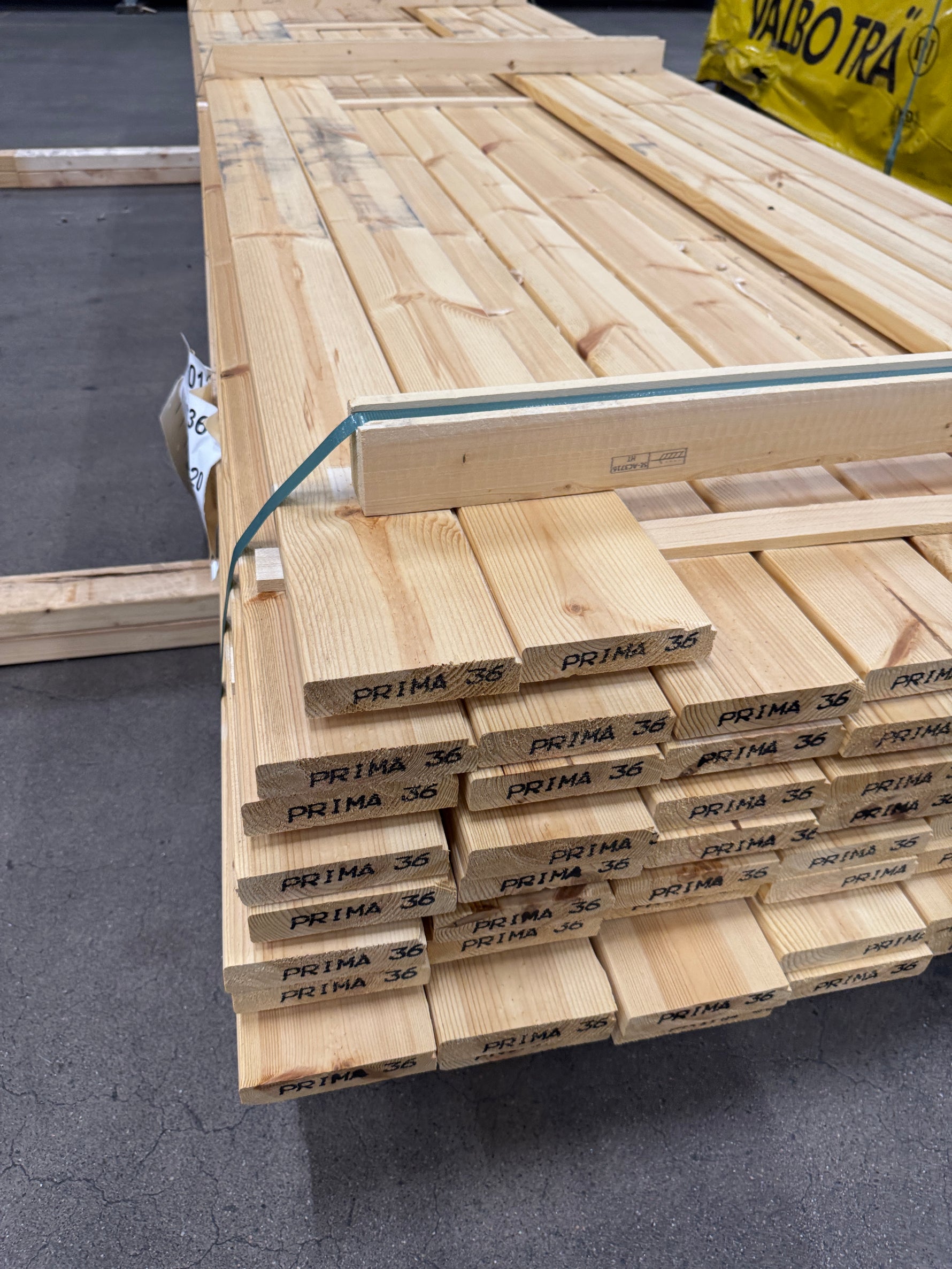 Paket Hyvlade Brädor 28x120mm 3,60m – 95 st Felhyvlade