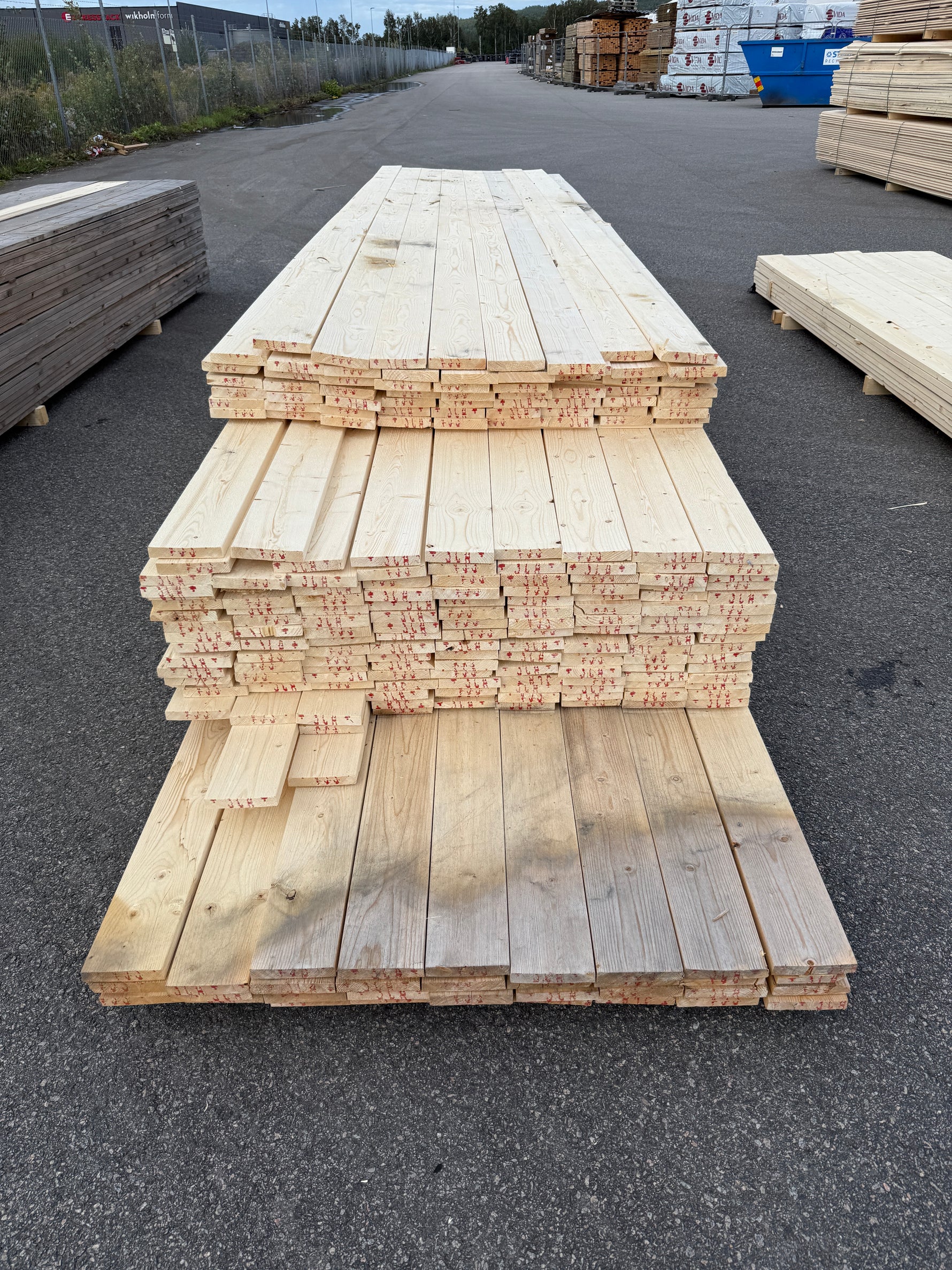 Parti Finsågade Brädor 22x120 mm – 4,20–5,40 m (Andra sortering)