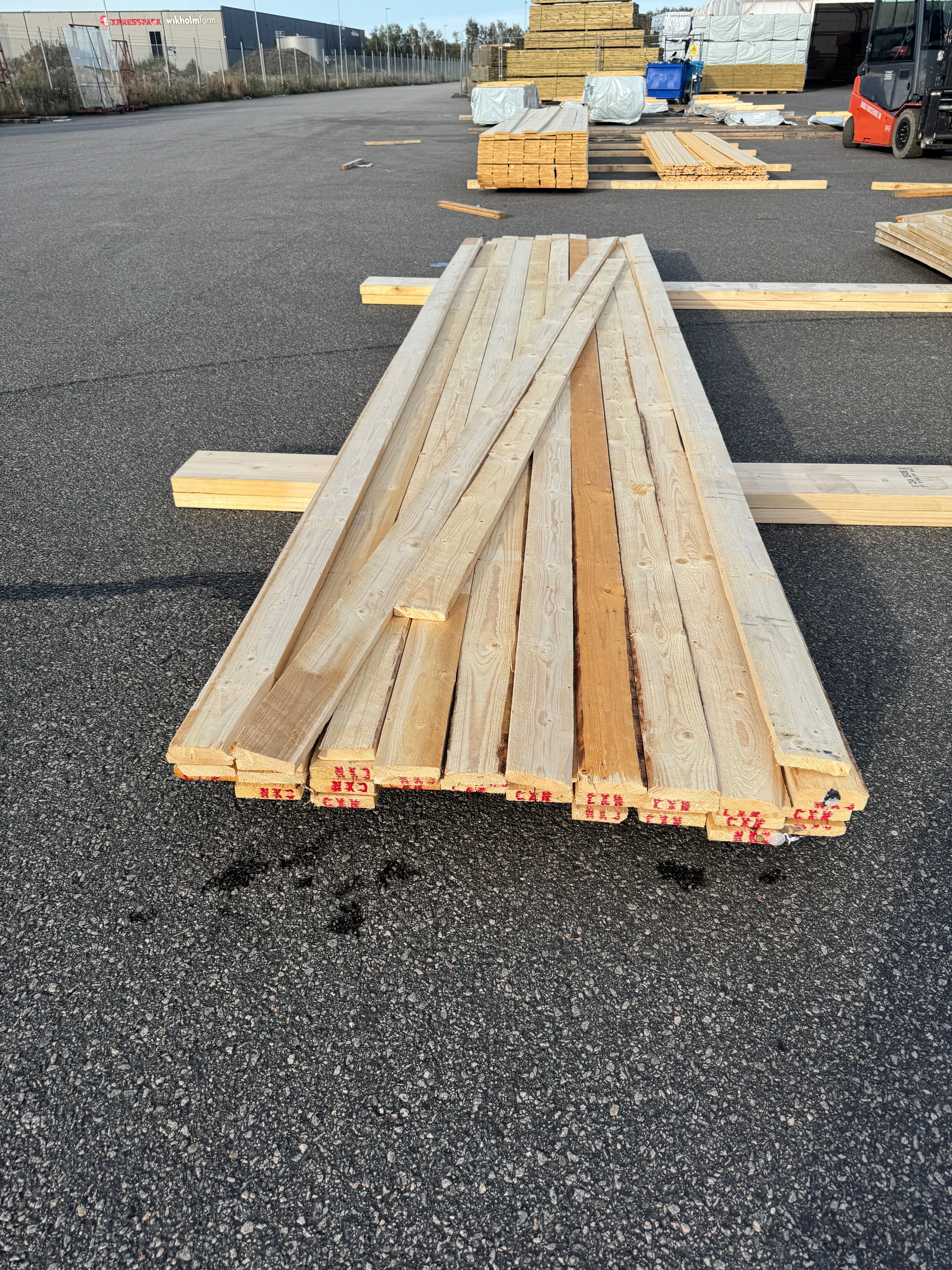Paket Brädor 22x100mm Råsågad – 41 st (4,0–5,4 m, gran, obehandlad)