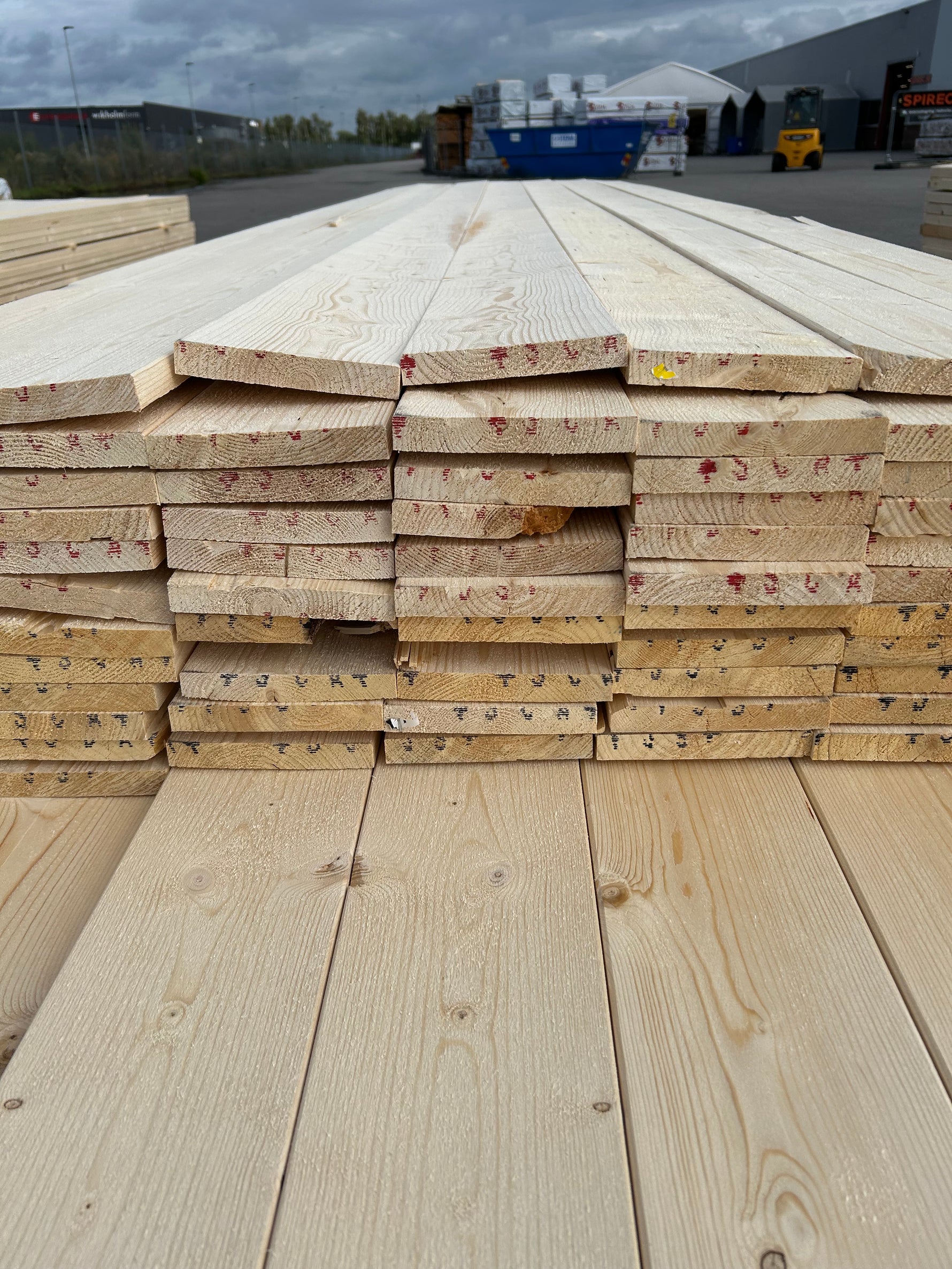 Parti Finsågade Brädor 22x145 mm – 4,20–4,80 m (Andra sortering)