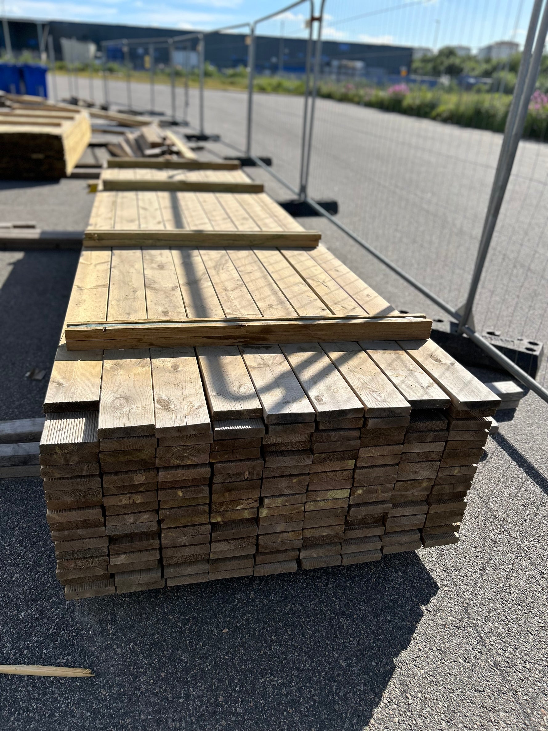 Paket Tryckimpregnerad Rillad Trall 28x120mm 3,90–4,20m 144st Väderbitet