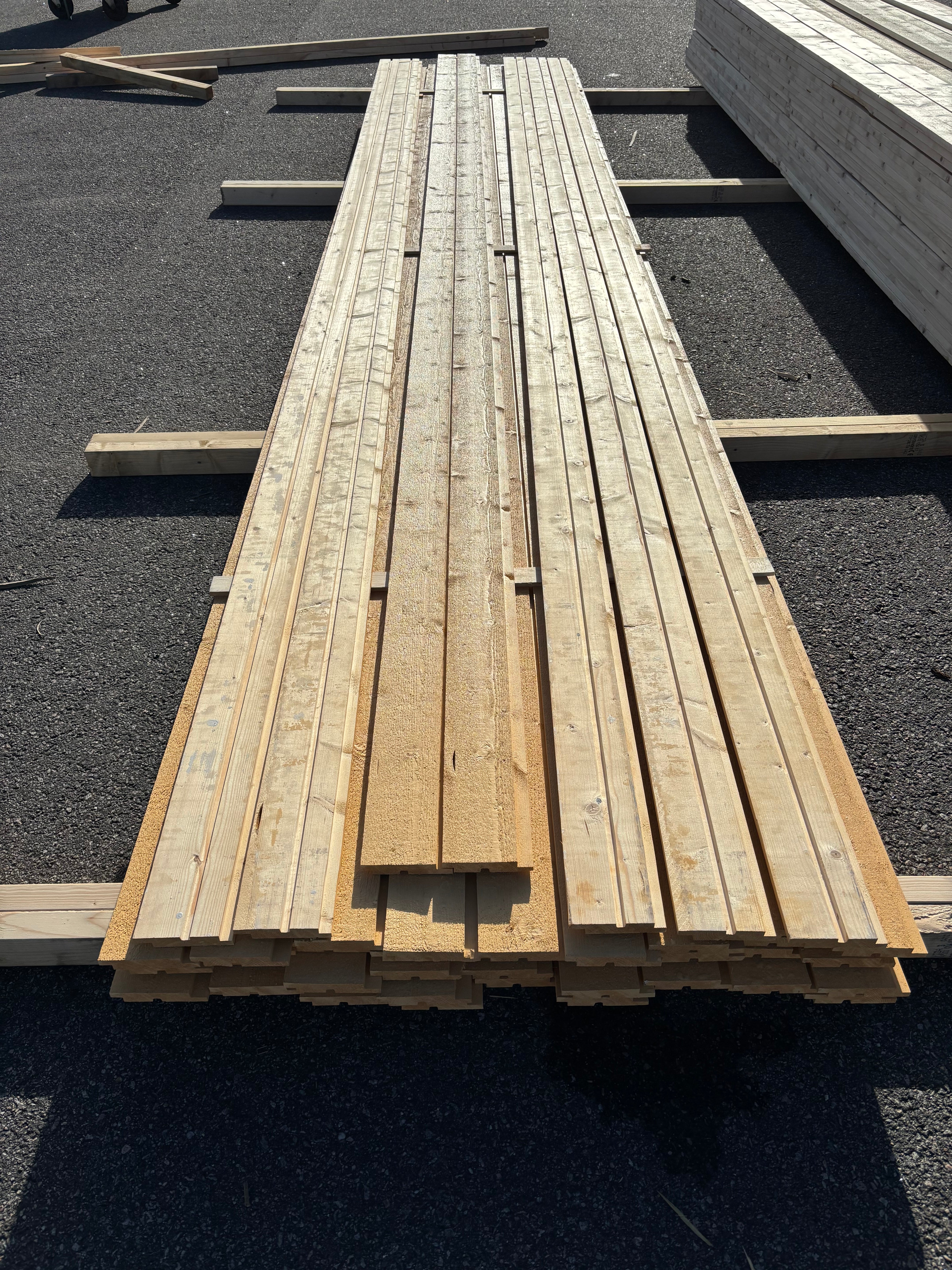Paket Hakfalspanel 21x120mm – 52 st 5,40 m (grundmålad + mellanstruken gul)