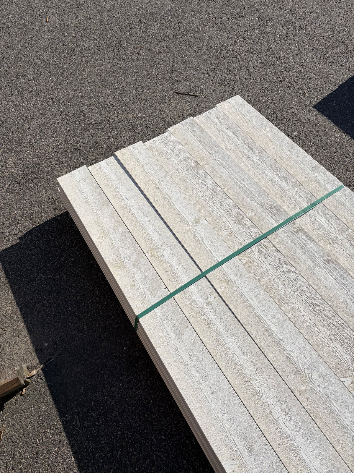 Paket Finsågad ytterpanel 22×145 mm 4,50 m – Vit Grundmålad, 42 st