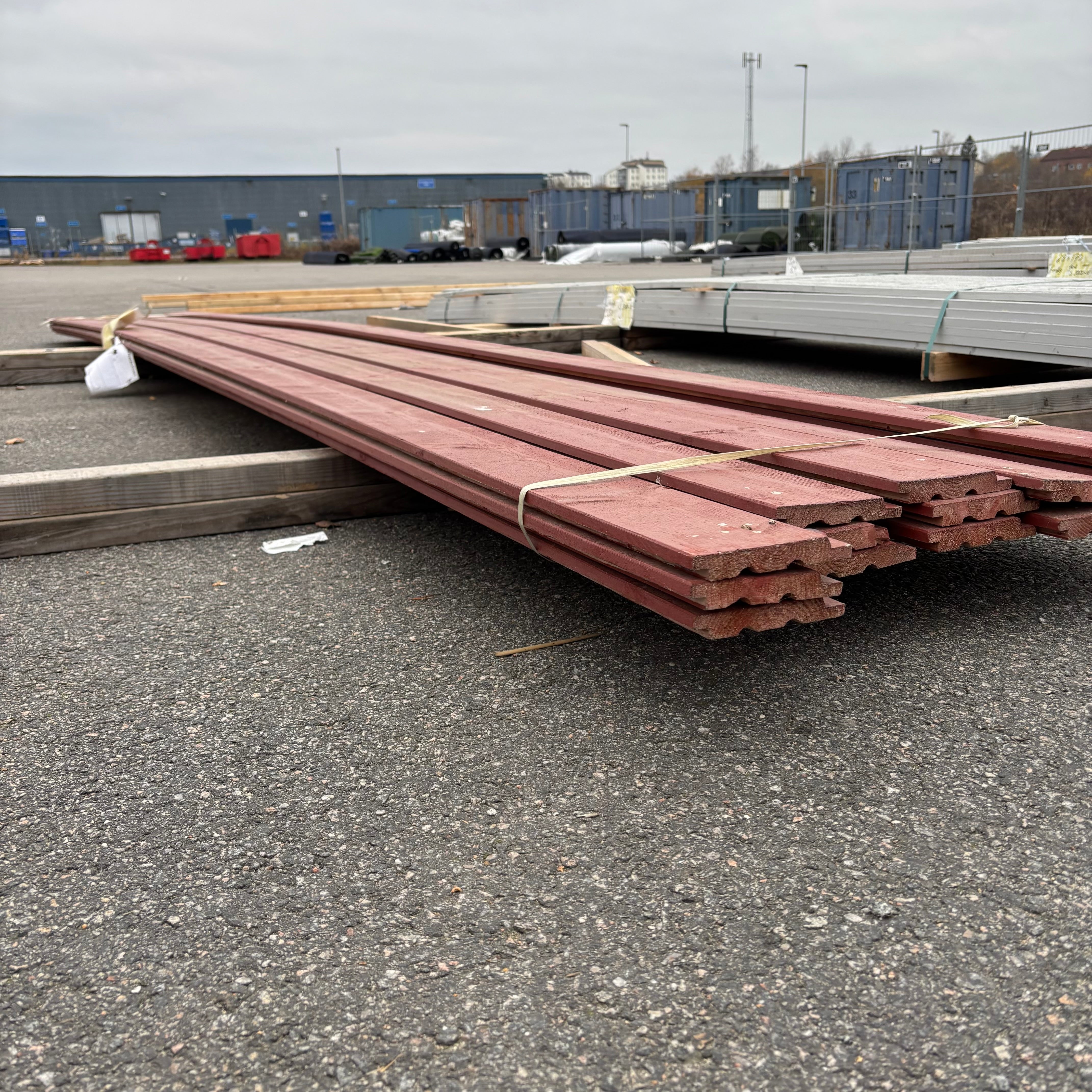 Paket Ytterpanel Falsad Enkelfas 24x147 mm – 14 st (5,10 m, Brandröd)