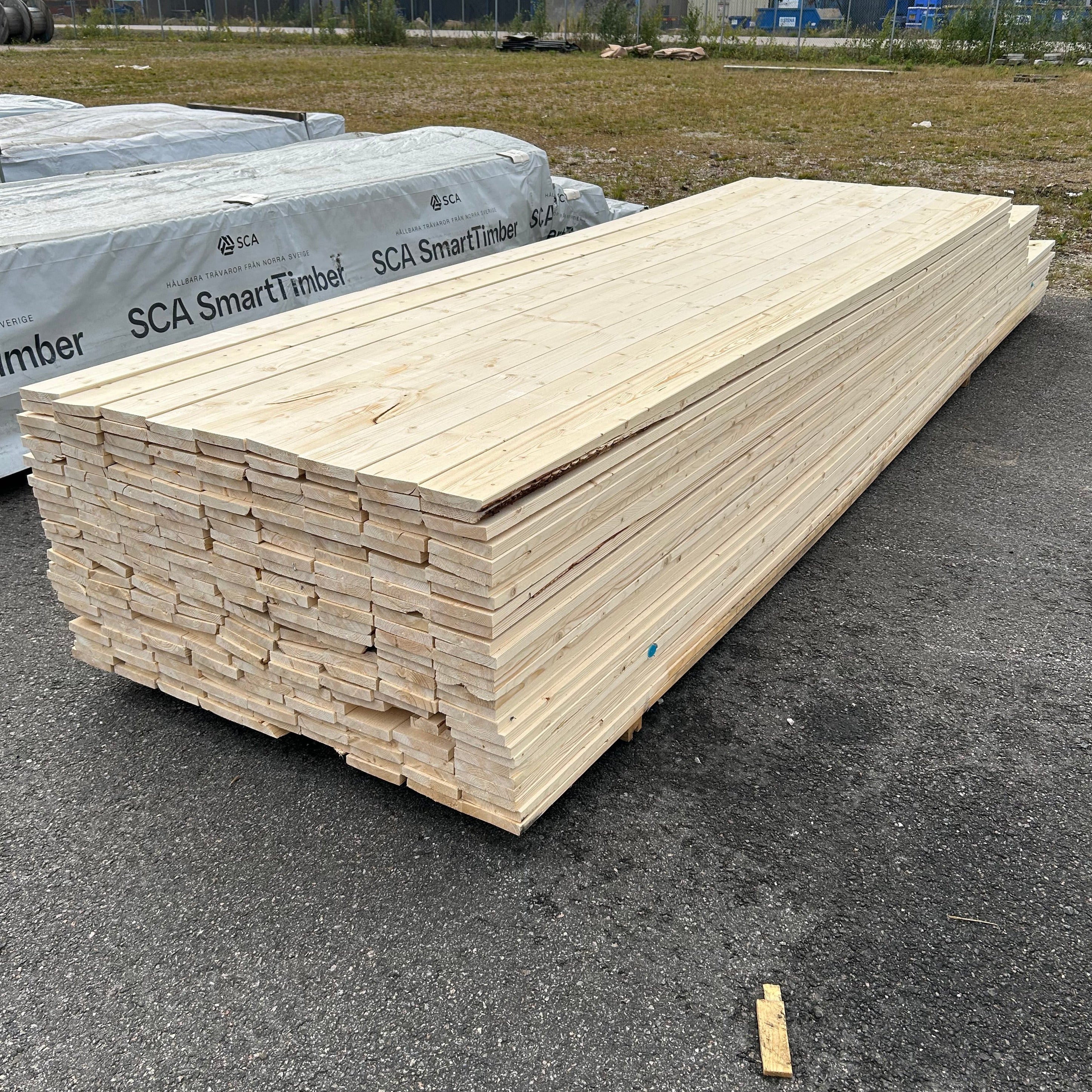 Parti Finsågade Brädor 22x120 mm – 3.60–4.80 m (Andra sortering)