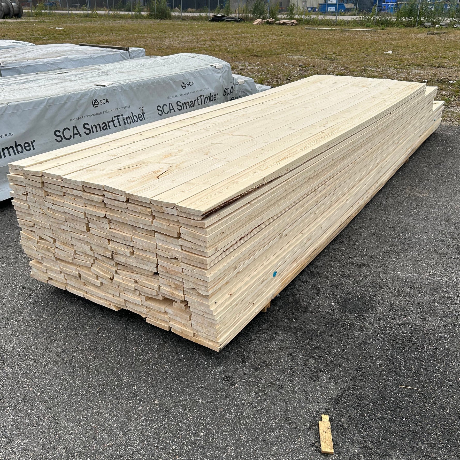 Parti Finsågade Brädor 22x120 mm – 3.60–4.80 m (Andra sortering)