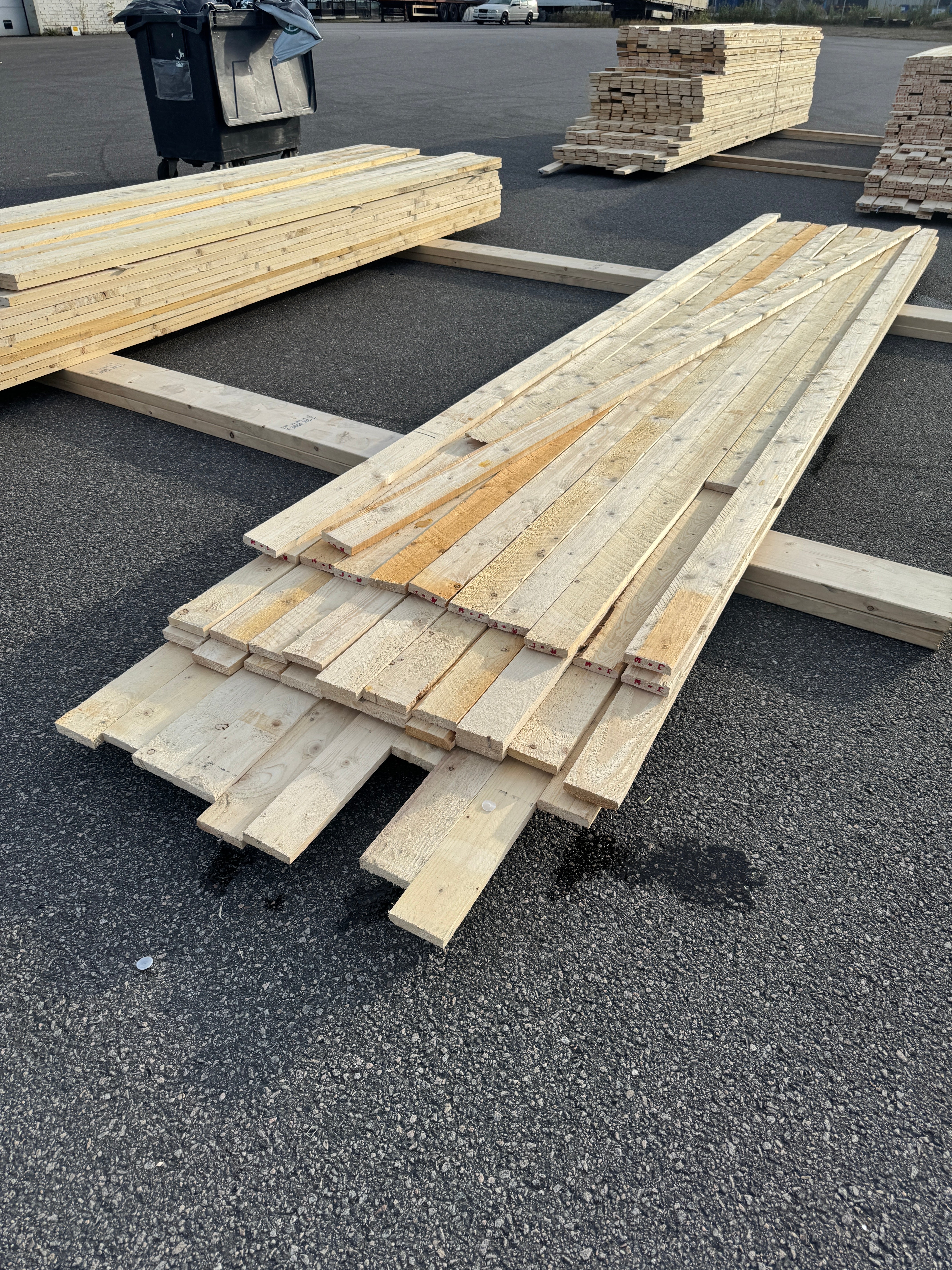 Paket Brädor 22x100mm Råsågad – 41 st (4,0–5,4 m, gran, obehandlad)