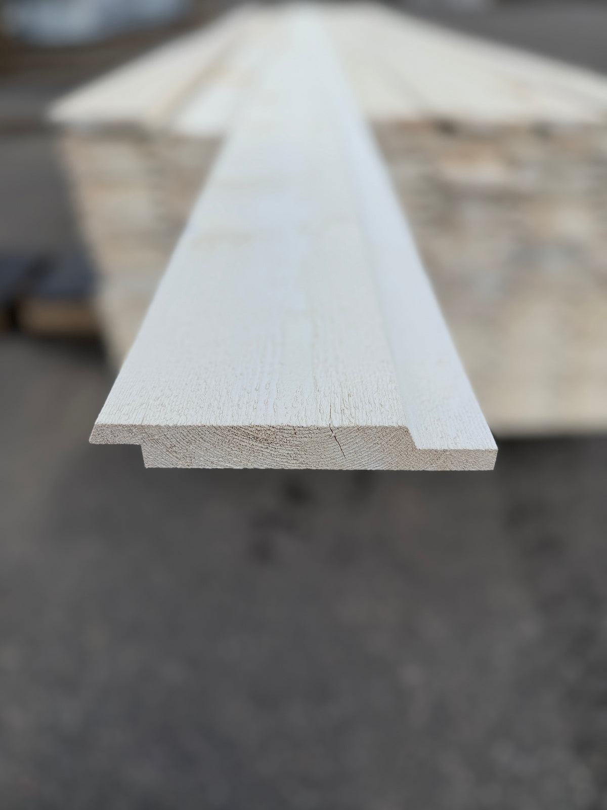 Falsad Spårpanel 22x145mm 4,50m – Grundmålad (Säljs per styck)