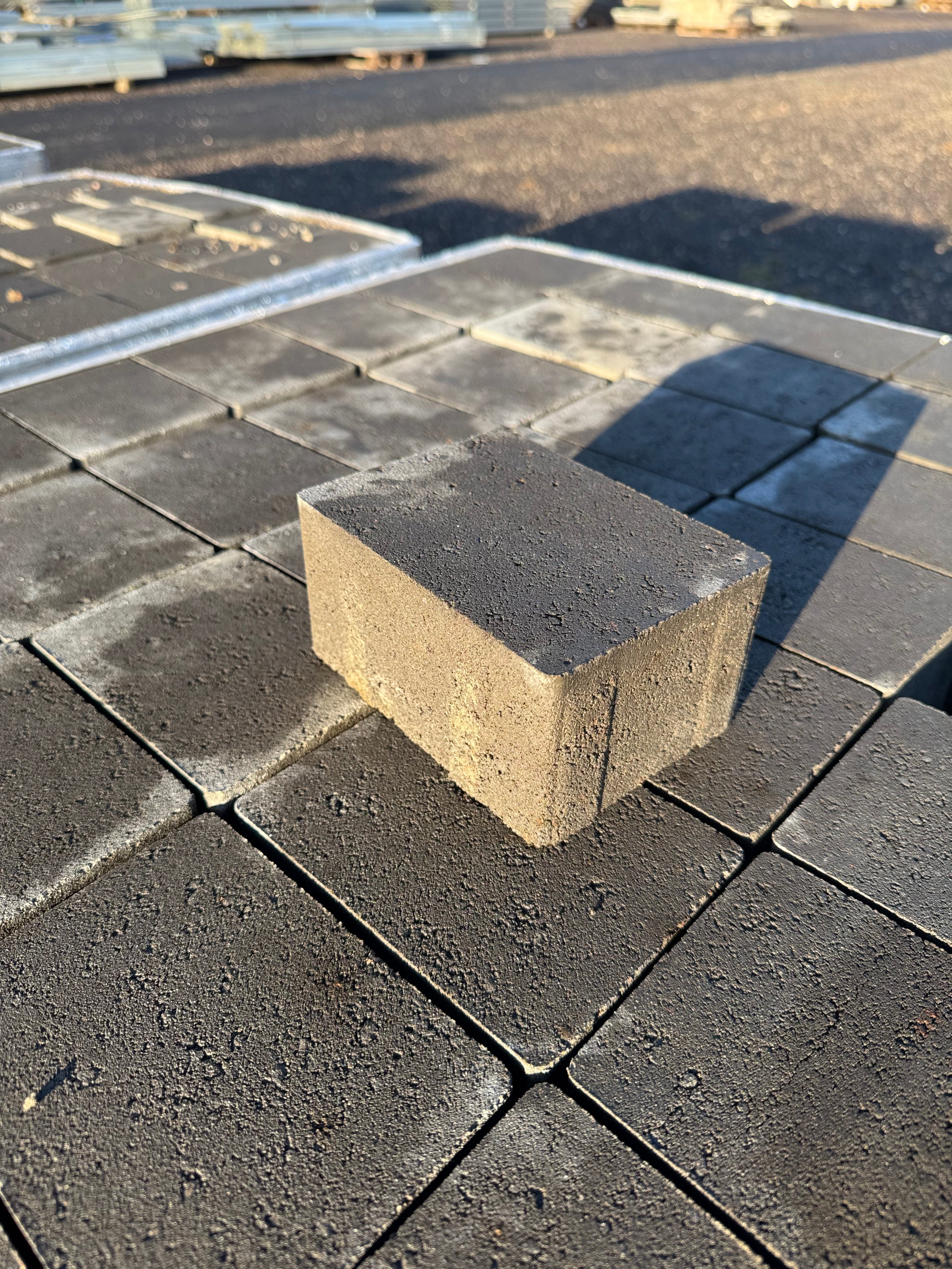 Scala 105x140x70 mm – Antracit 170 kr/kvm (2,5 kr/sten)