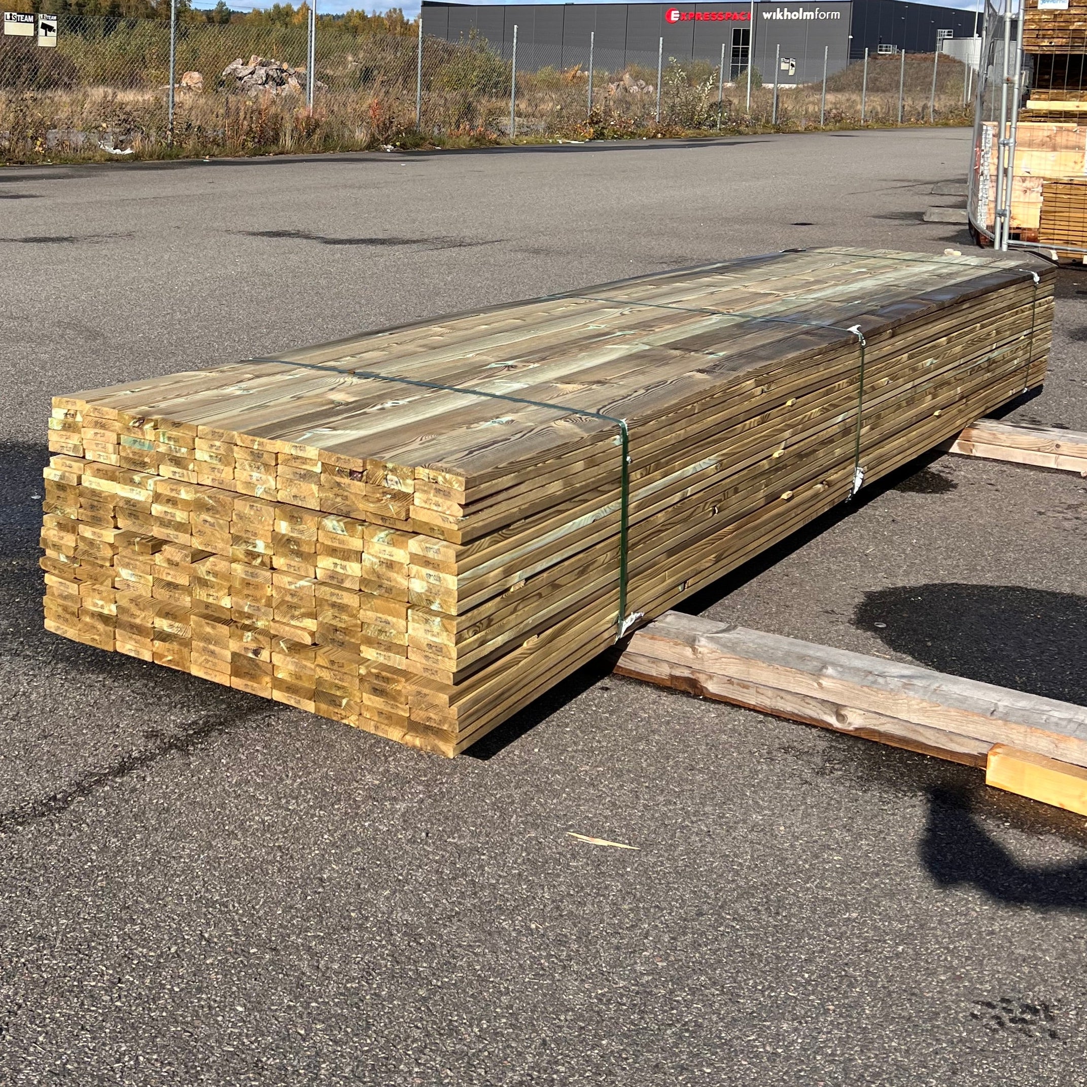 Tryckimpregnerad trall 22x95 – 200 st 4,20m (B-sortering)