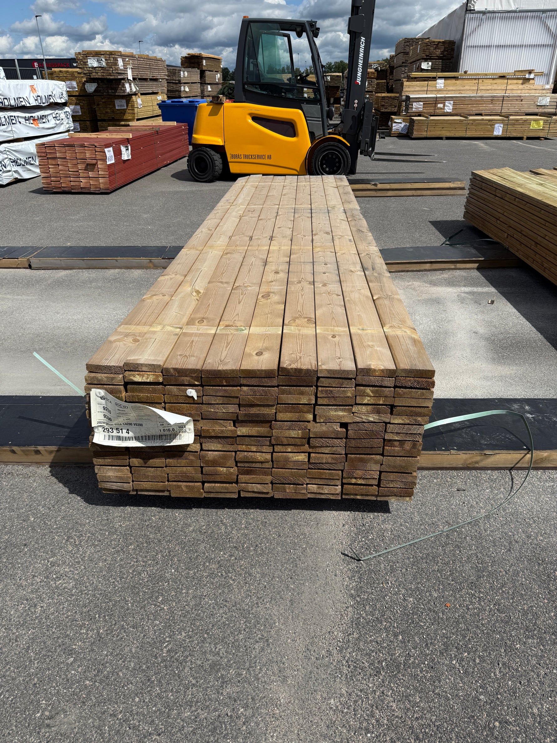 Paket Tryckimpregnerad Rillad Trall 28x120mm, 144st 4.20m- Väderbitet