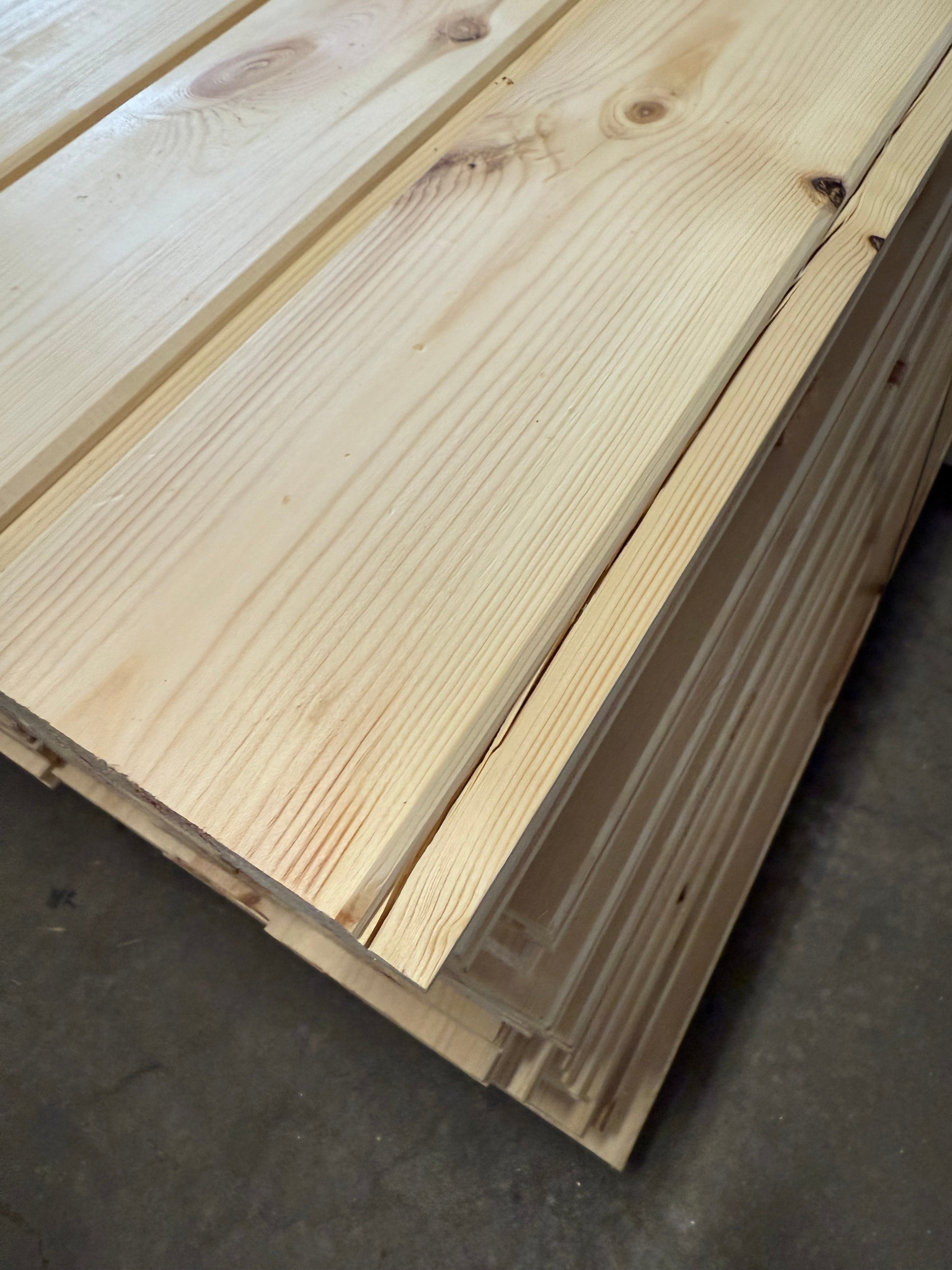 Paket Hyvlad Panel 27x145 – 190 st (4.20 m & 3.9 m) – Obehandlad Furu (Andrasortering)