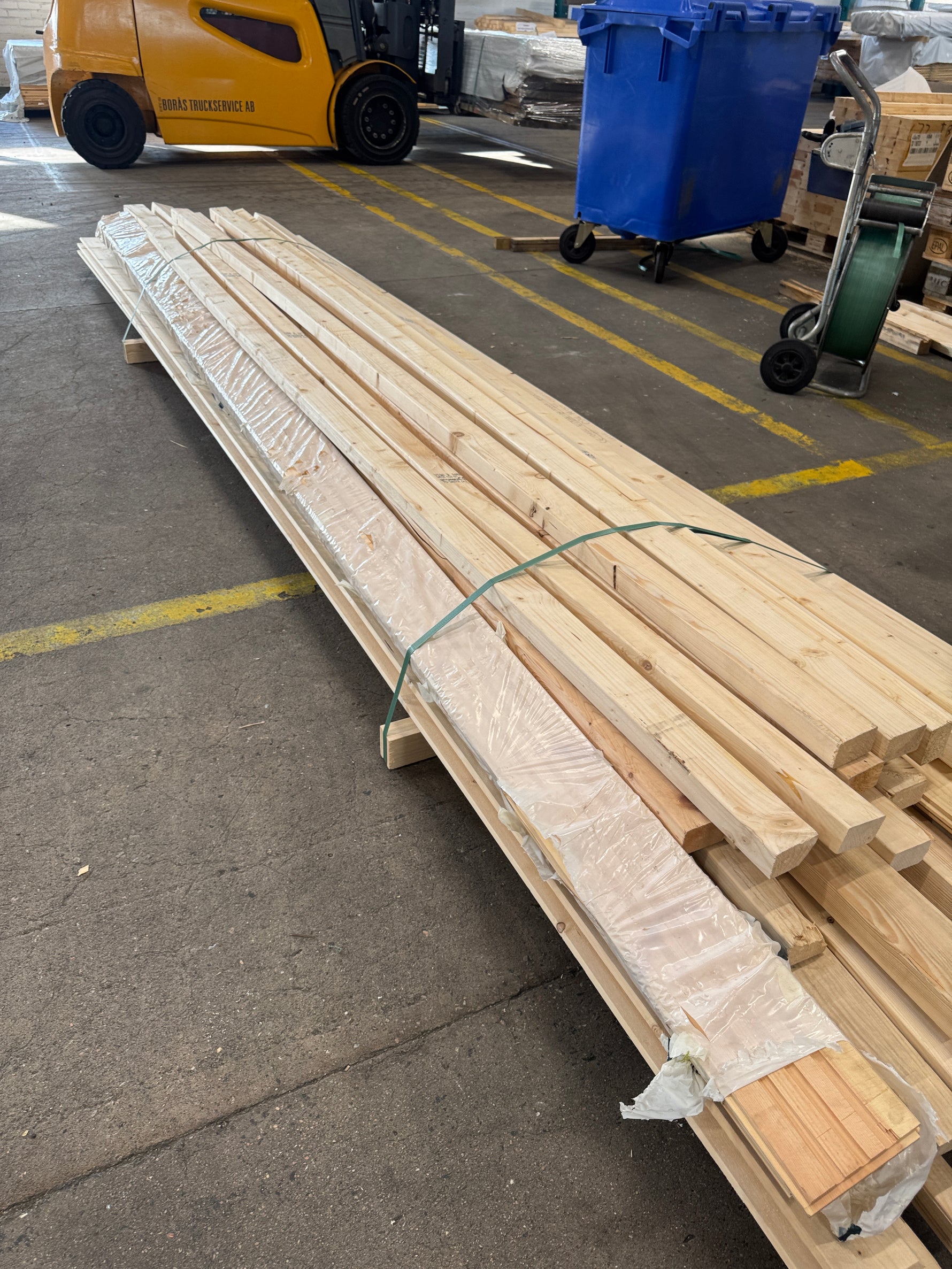 Paket Utsorterat Virke – Blandade dimensioner och längder, ca 44 st