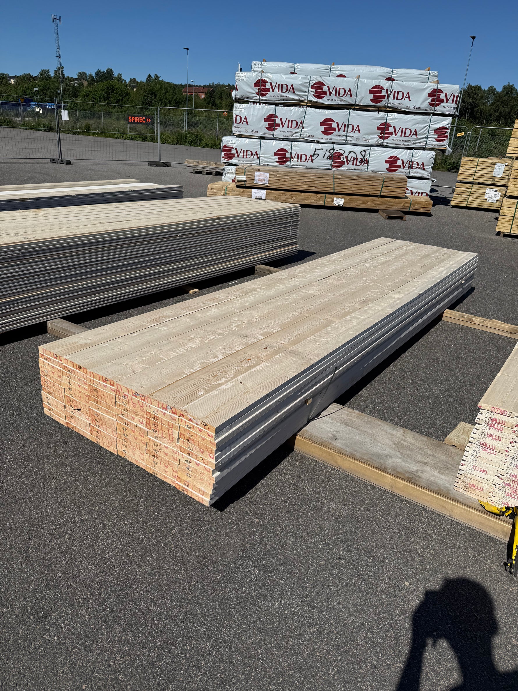 Paket Finsågade Brädor 28x170mm, 72st 4.20m Grundmålade