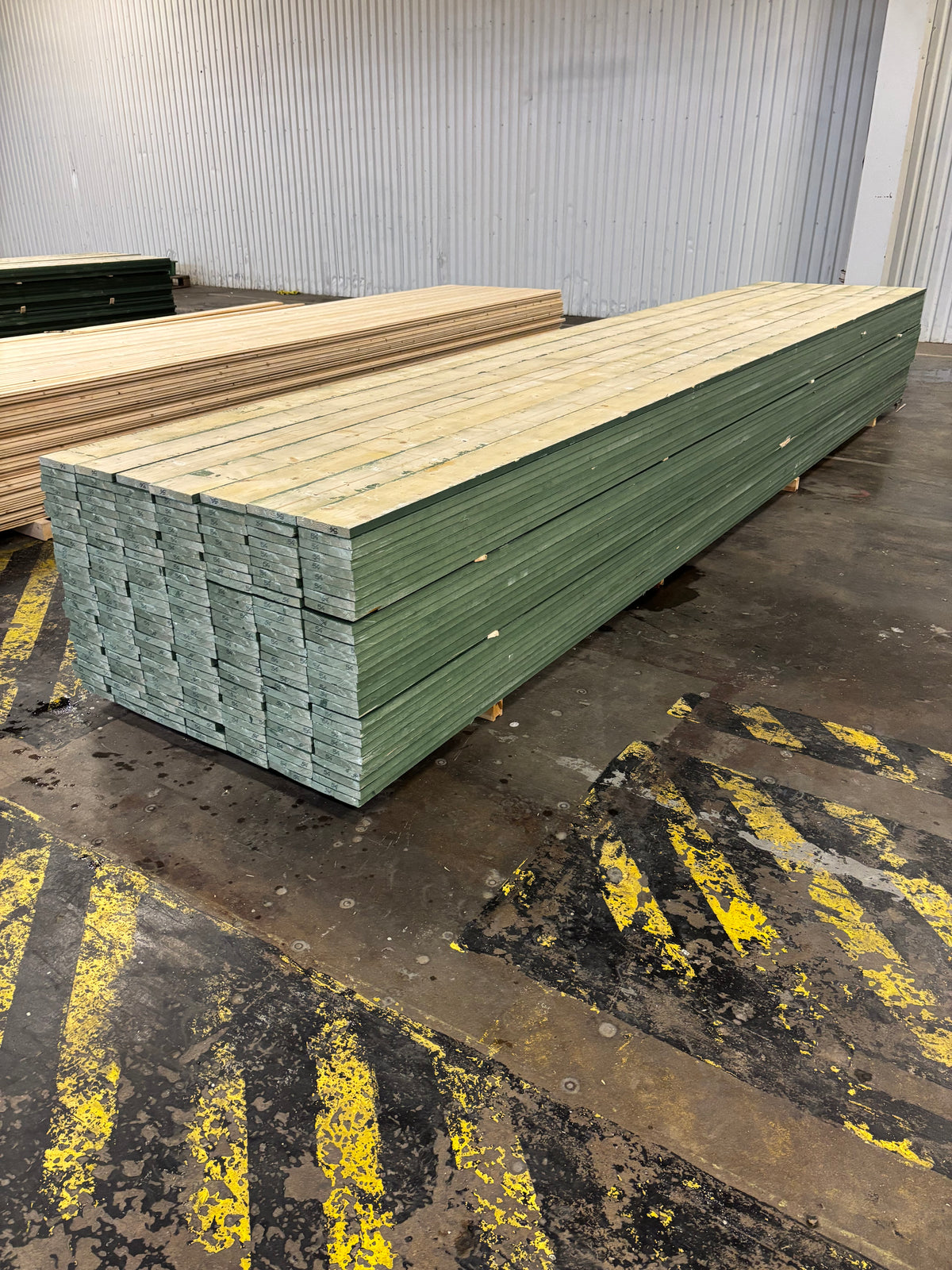 Paket Finsågade Brädor 22×145 mm Mellanstrukna 5,40 m – 203 st
