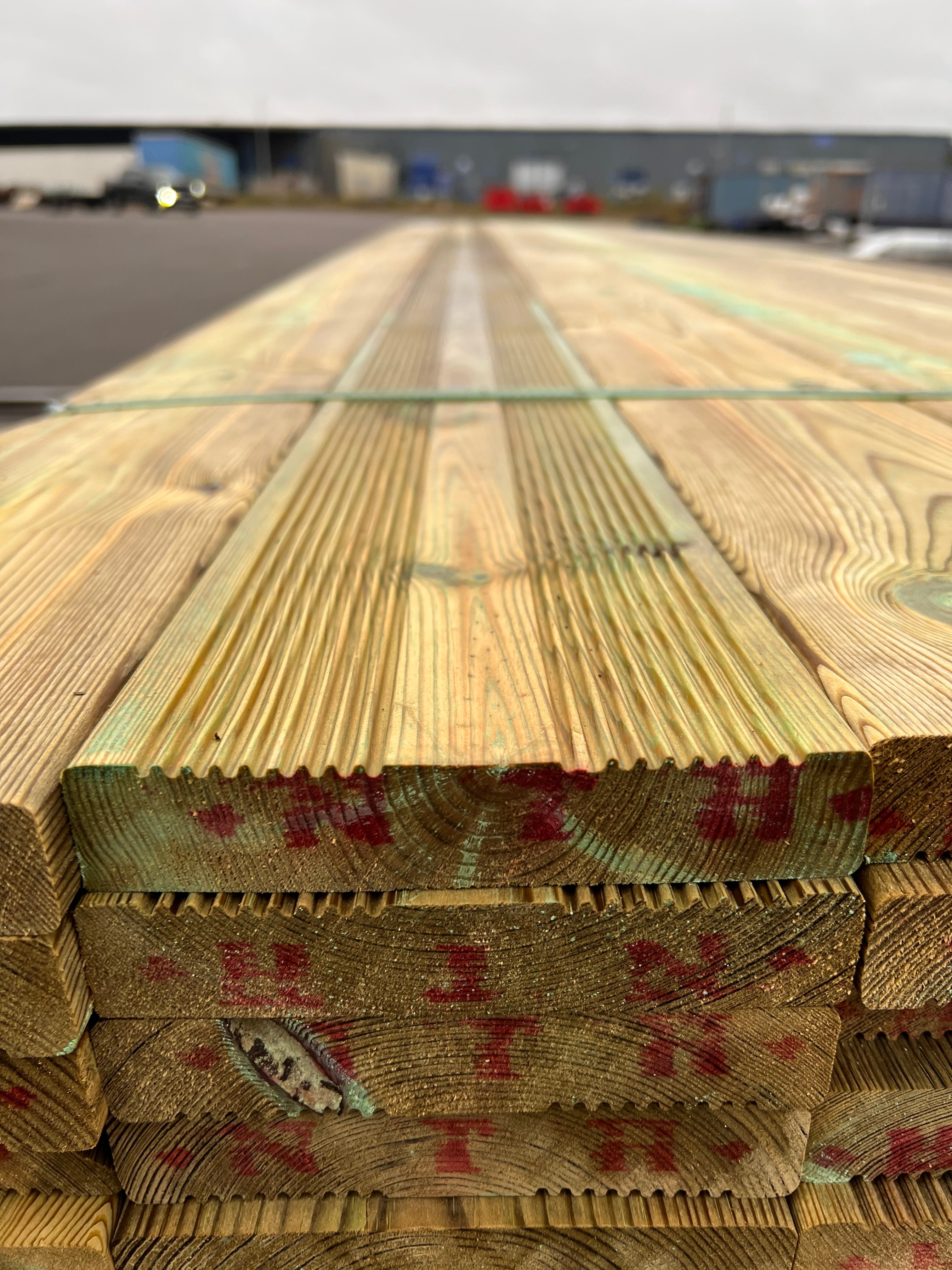 Paket Tryckimpregnerad Trall 27x145 Rillad 245 st 4,20m (B-Sortering)