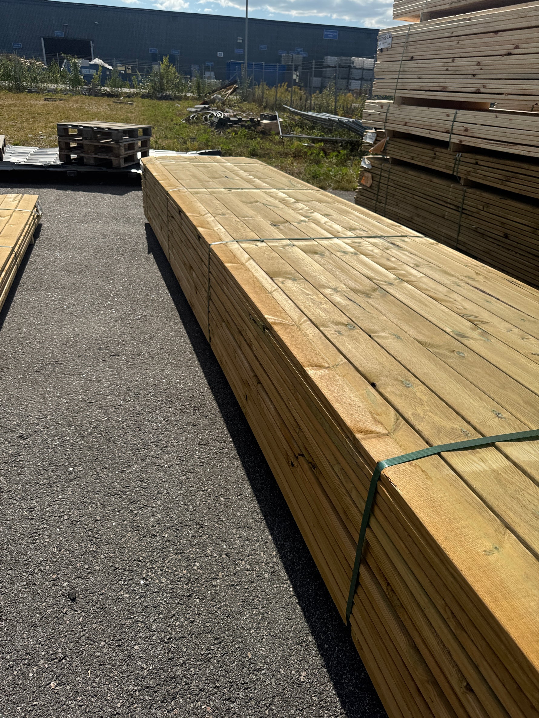 Paket Slät Trall 28x120 – 144st – 4.80 m – NTR AB – ANDRASORTERING