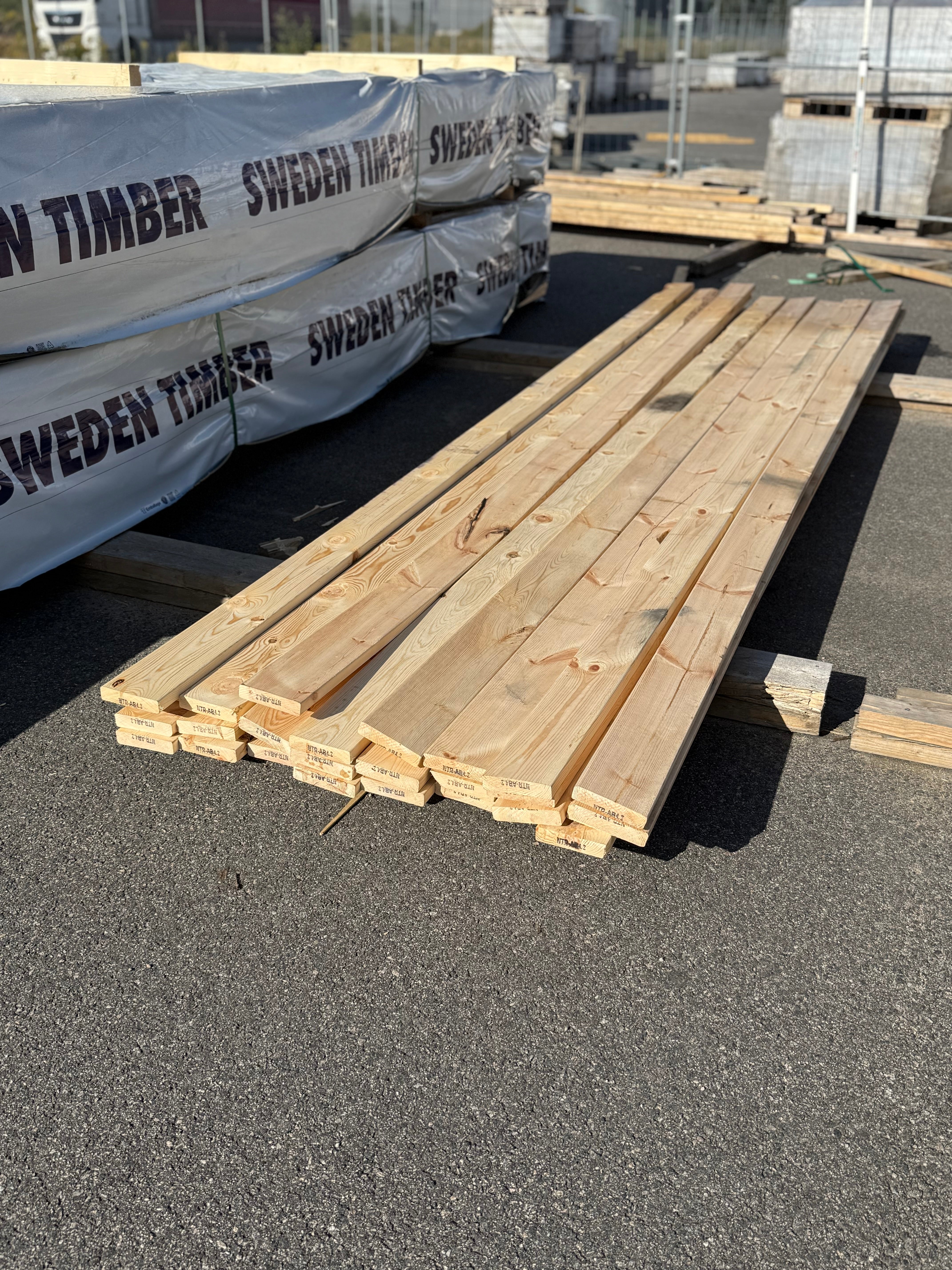 Paket Hyvlad 28x120mm 26st 4.20m – Andra sortering
