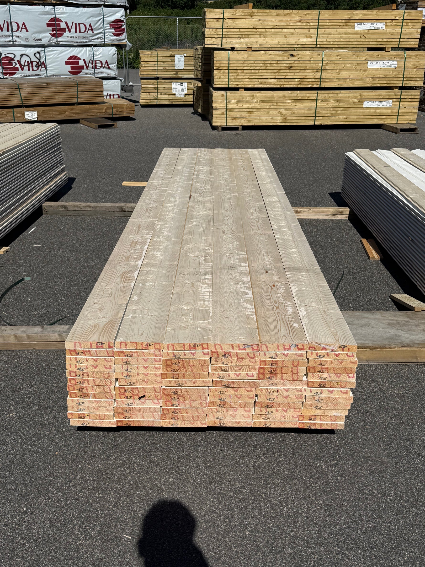 Paket Finsågade Brädor 28x170mm, 72st 4.20m Grundmålade