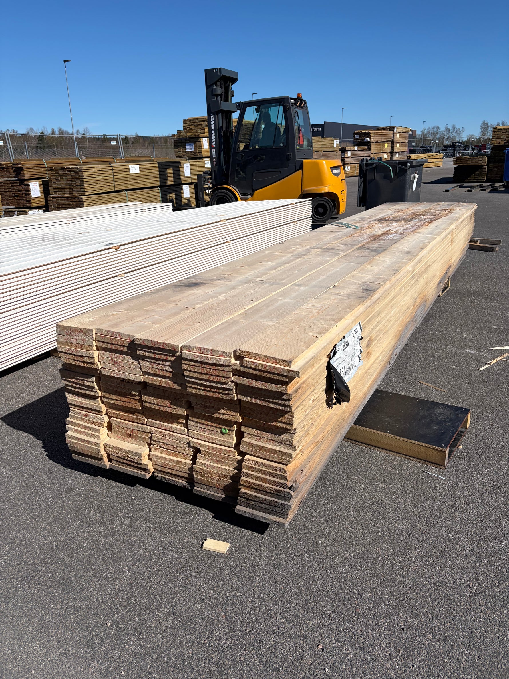Paket Finsågade Brädor 22x195mm, 130st 5.10m (Fuktskadad)