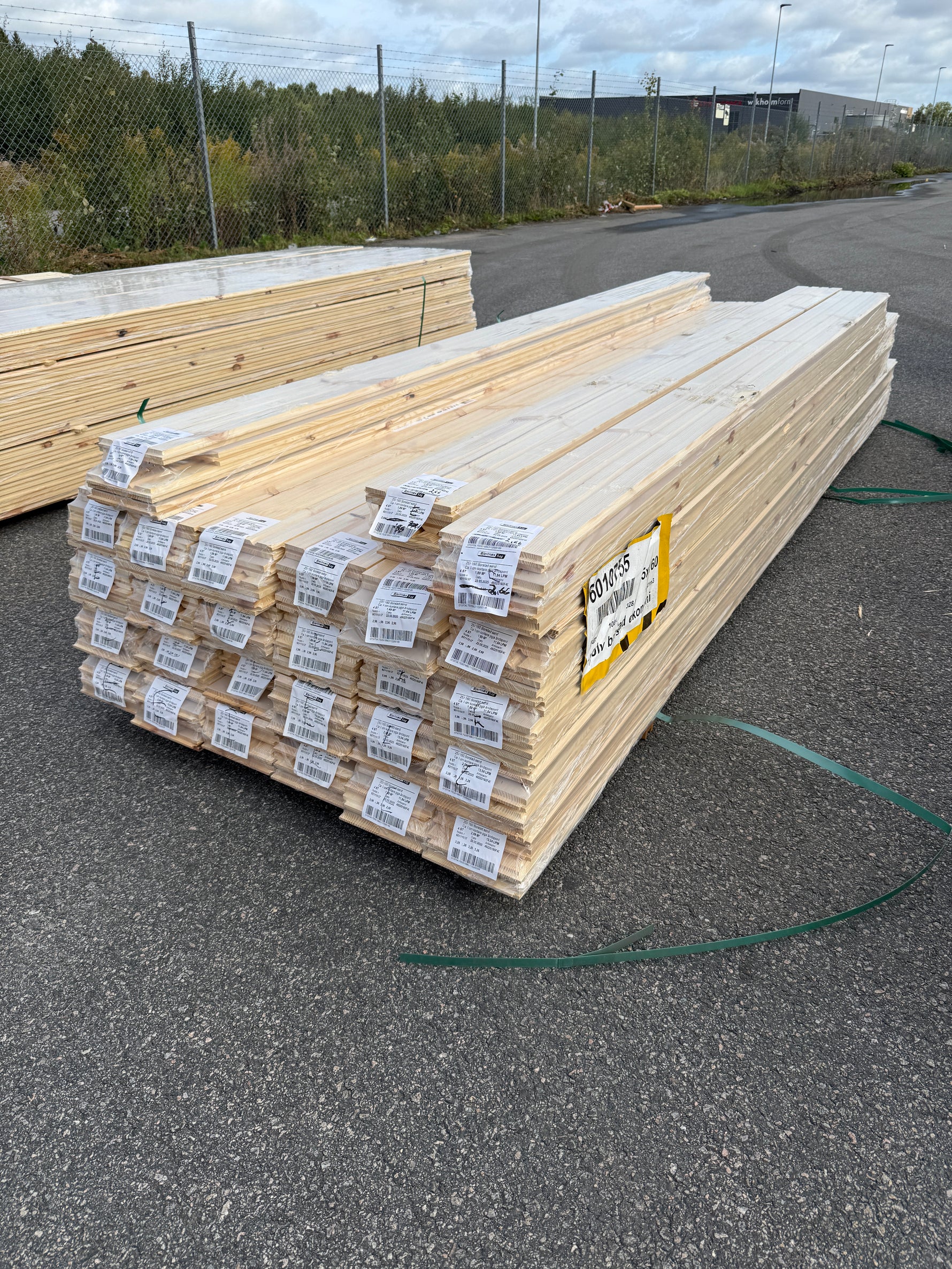 Parti Massivt Furugolv Borstad Ljusgrå Ekonomi 25x160 mm – 51,92 m²