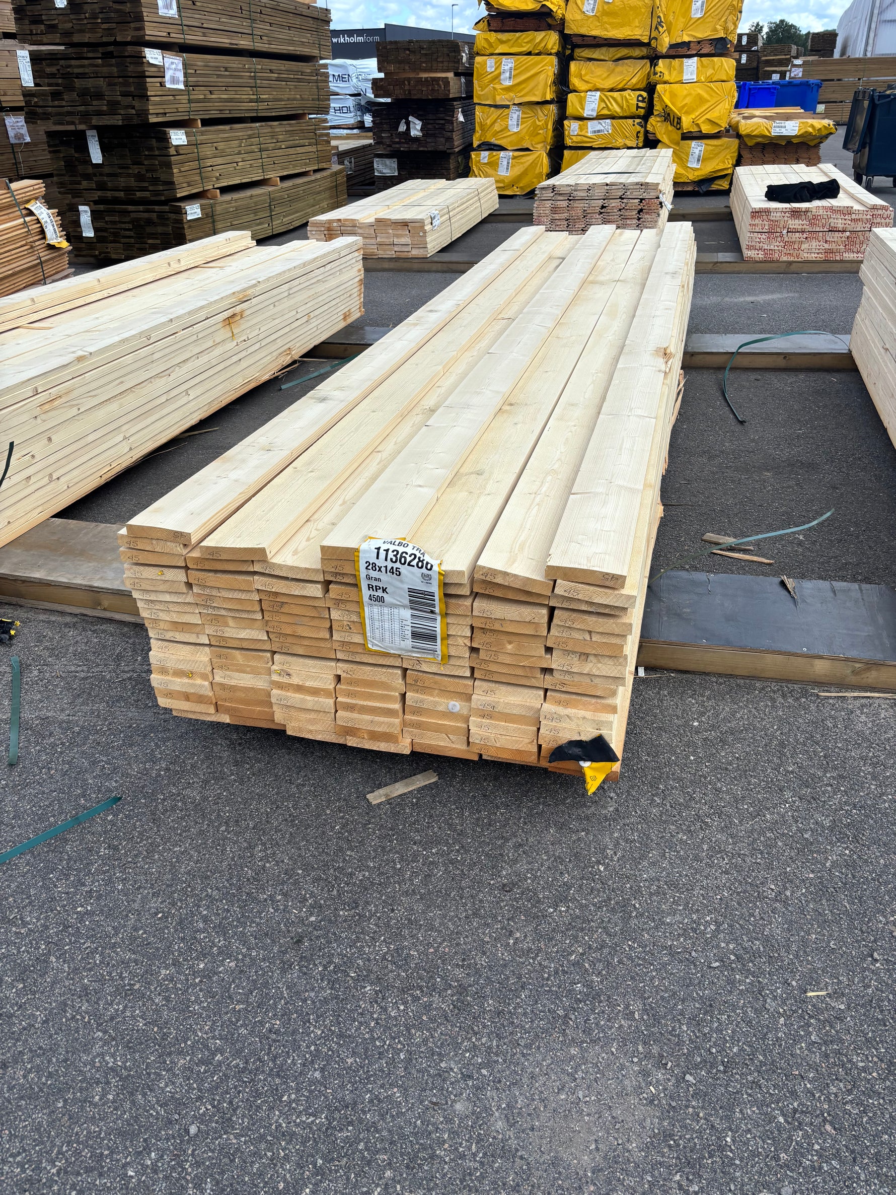 Paket Finsågade Brädor 28x145mm 4,50m 99st