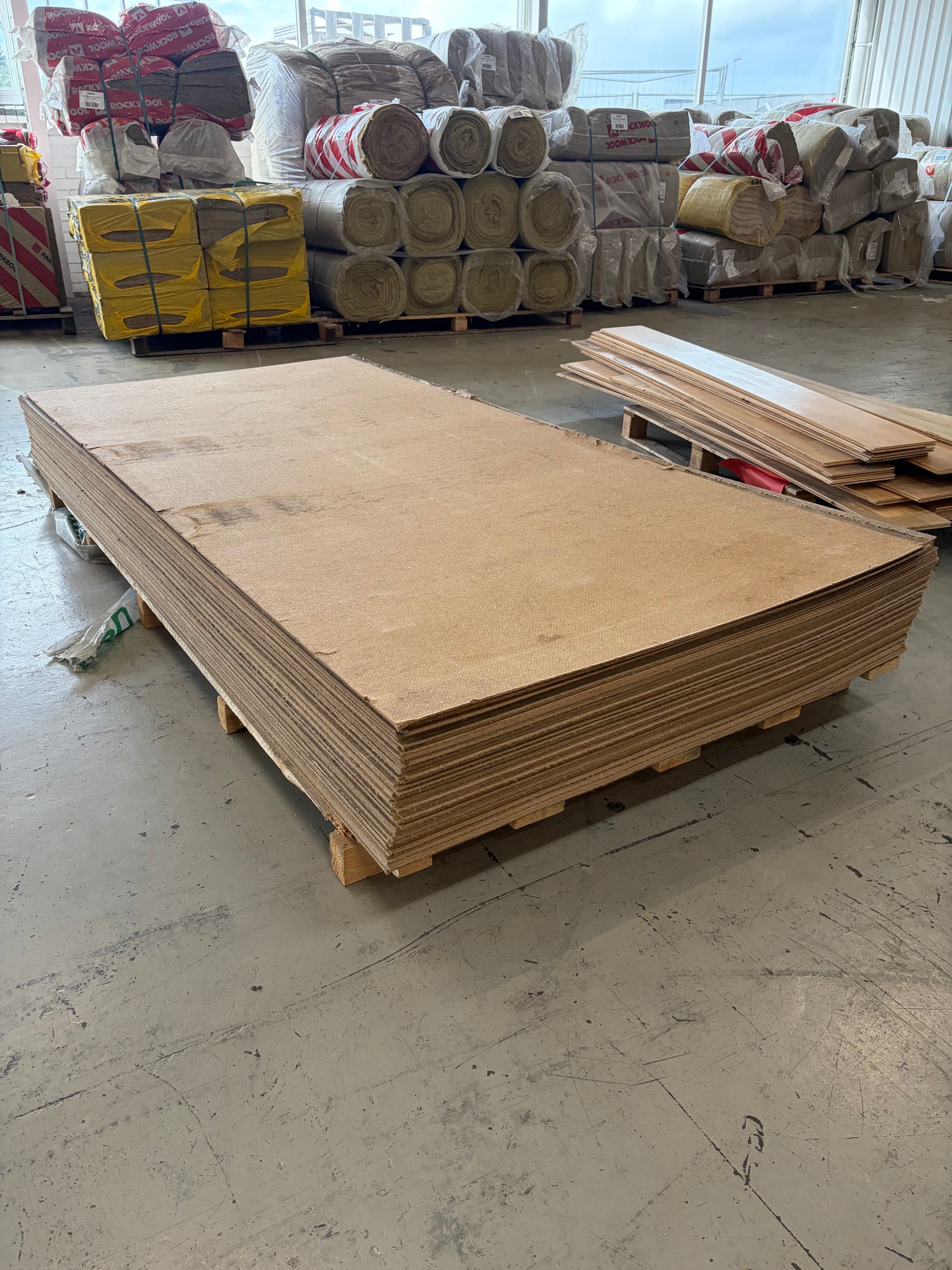 Pall Masonitskivor 2440x1220x3mm – ca 80st