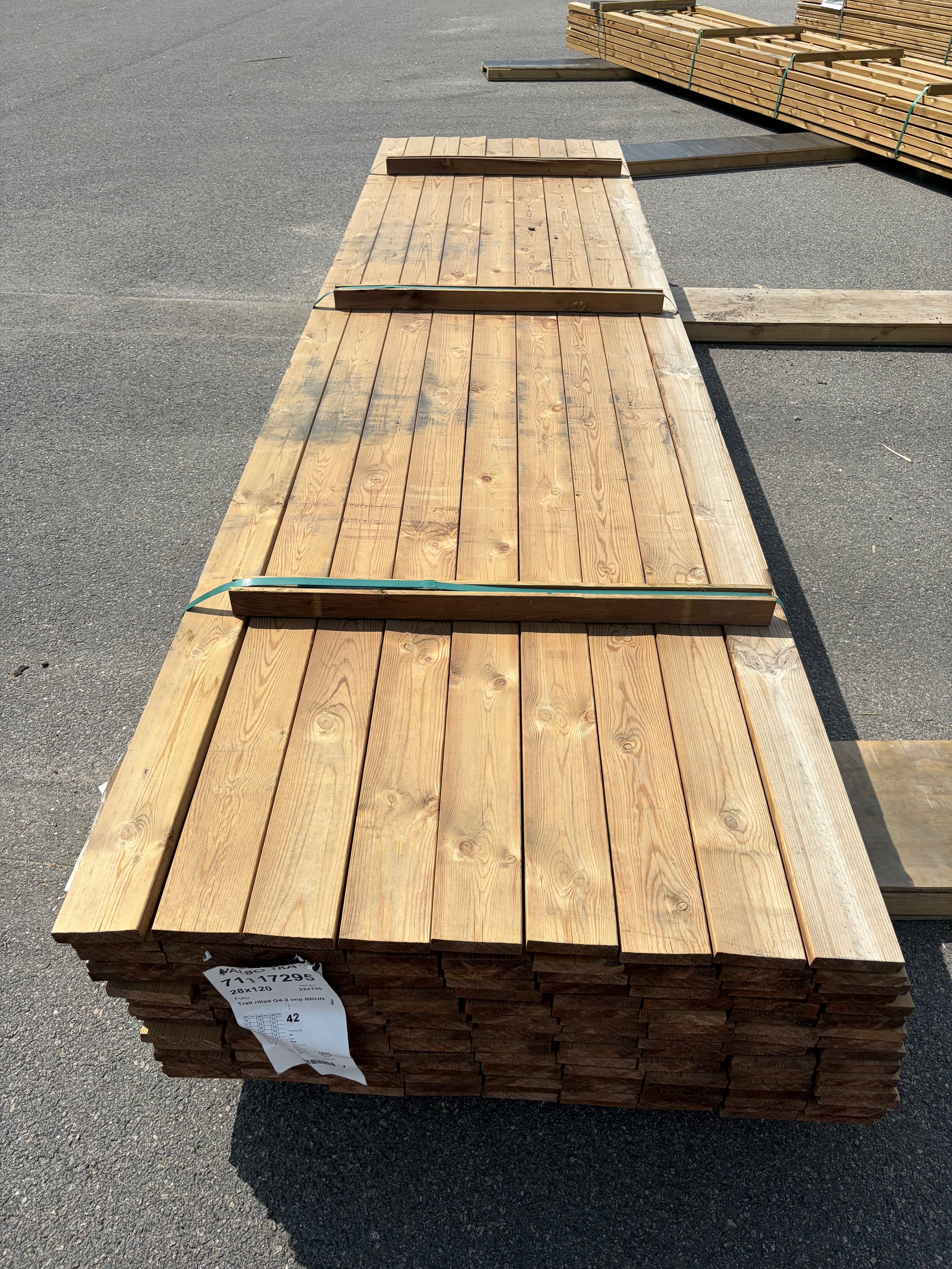 Paket Brunimpregnerad Trall 28x120 Rillad, 144st 4,20m
