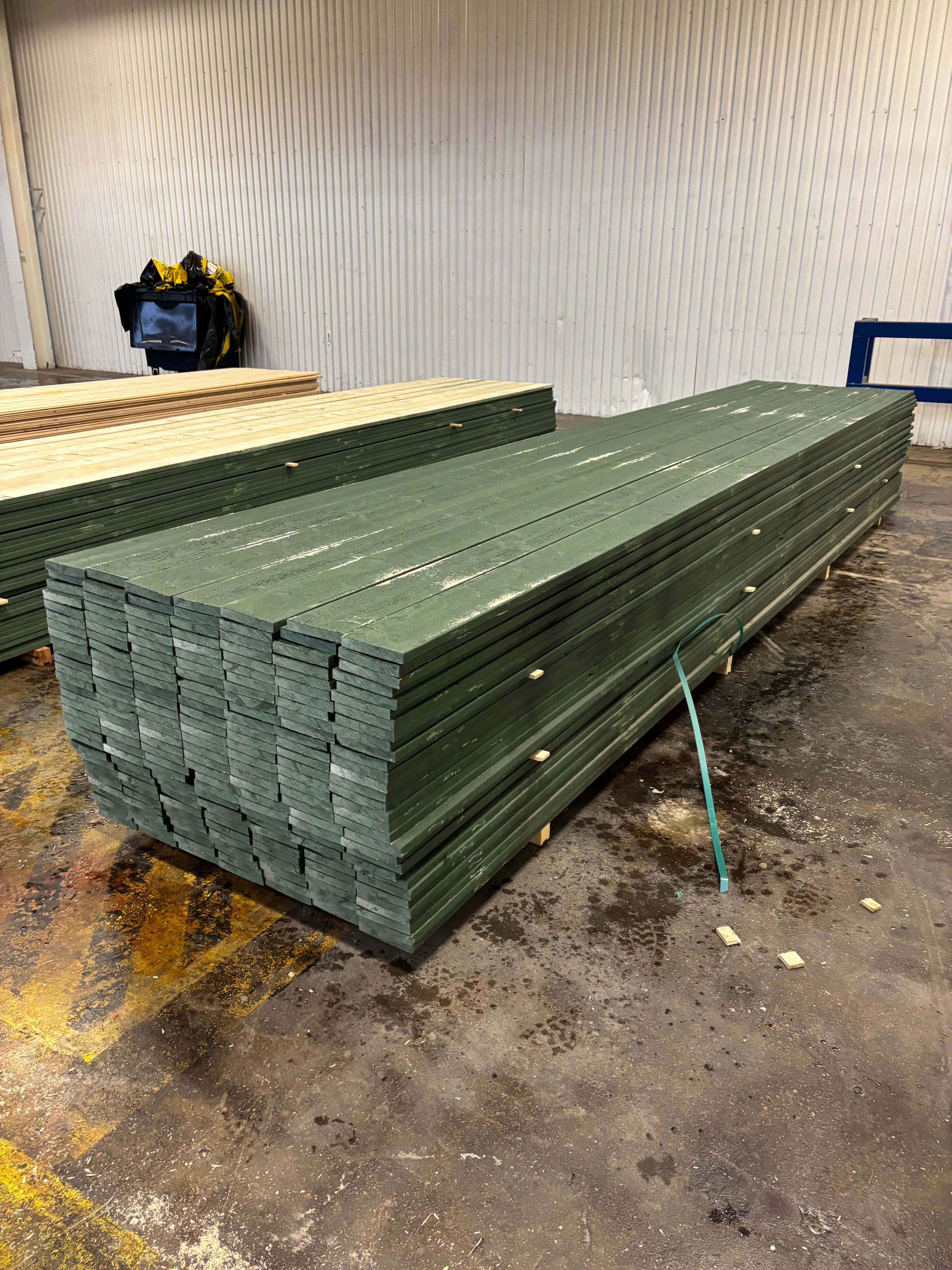 Paket Finsågade Brädor 22×145 mm Mellanstrukna 5,40 m – 210 st