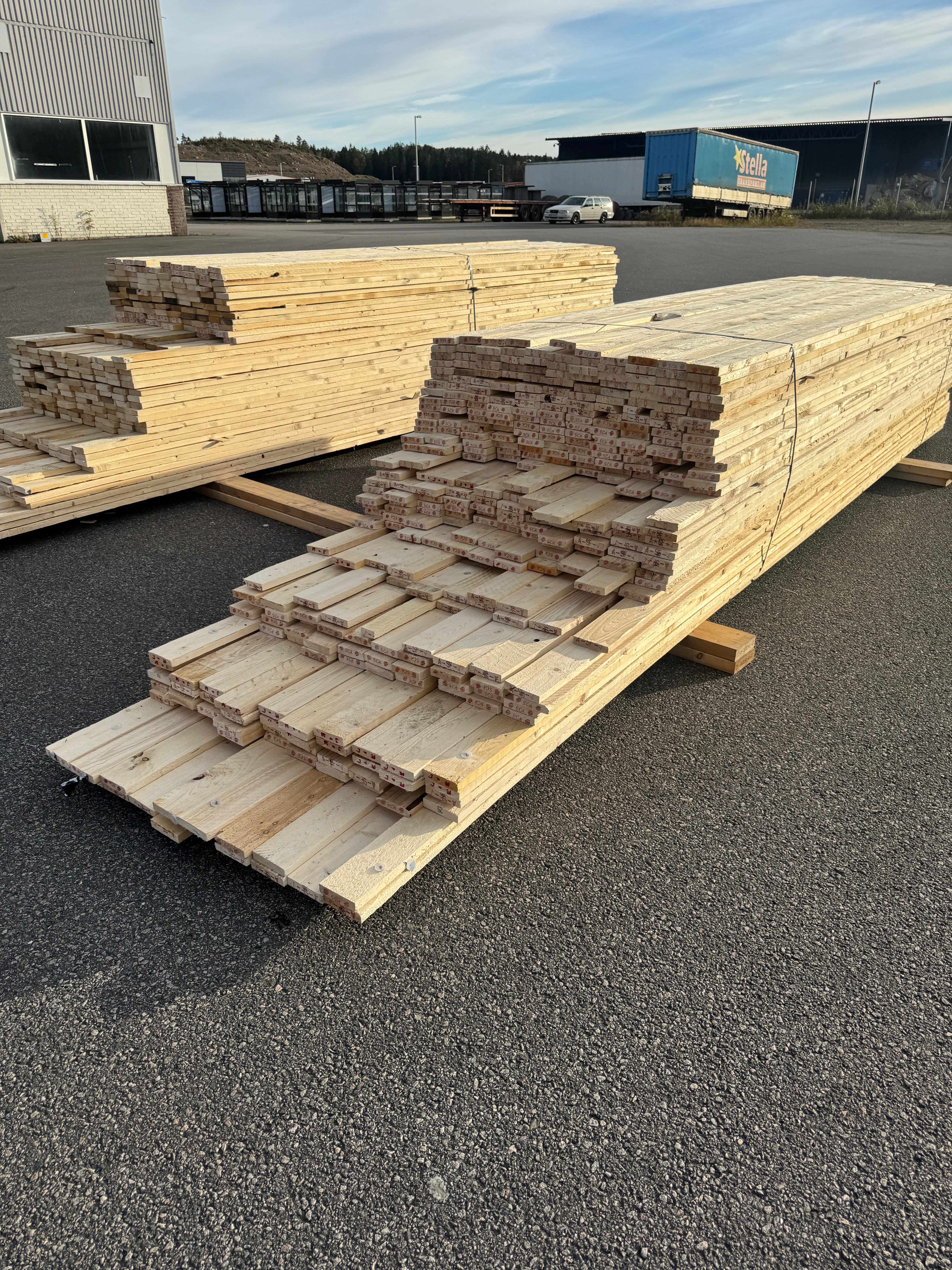 Paket Brädor 22x100mm Råsågad – 365 st (3,6–5,4 m, gran, obehandlad)