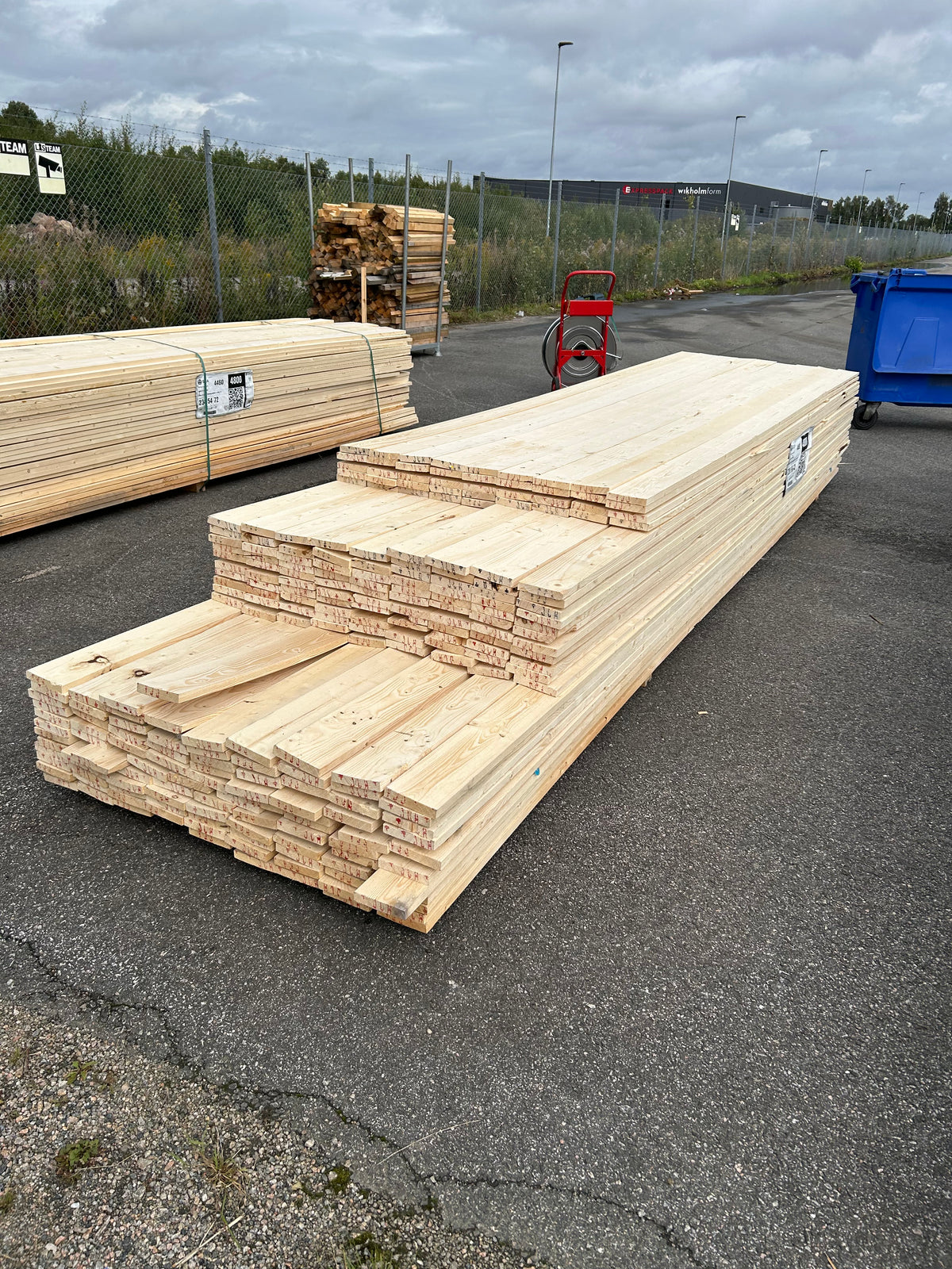 Parti Finsågade Brädor 22x120 mm – 3.60–4.80 m (Andra sortering)