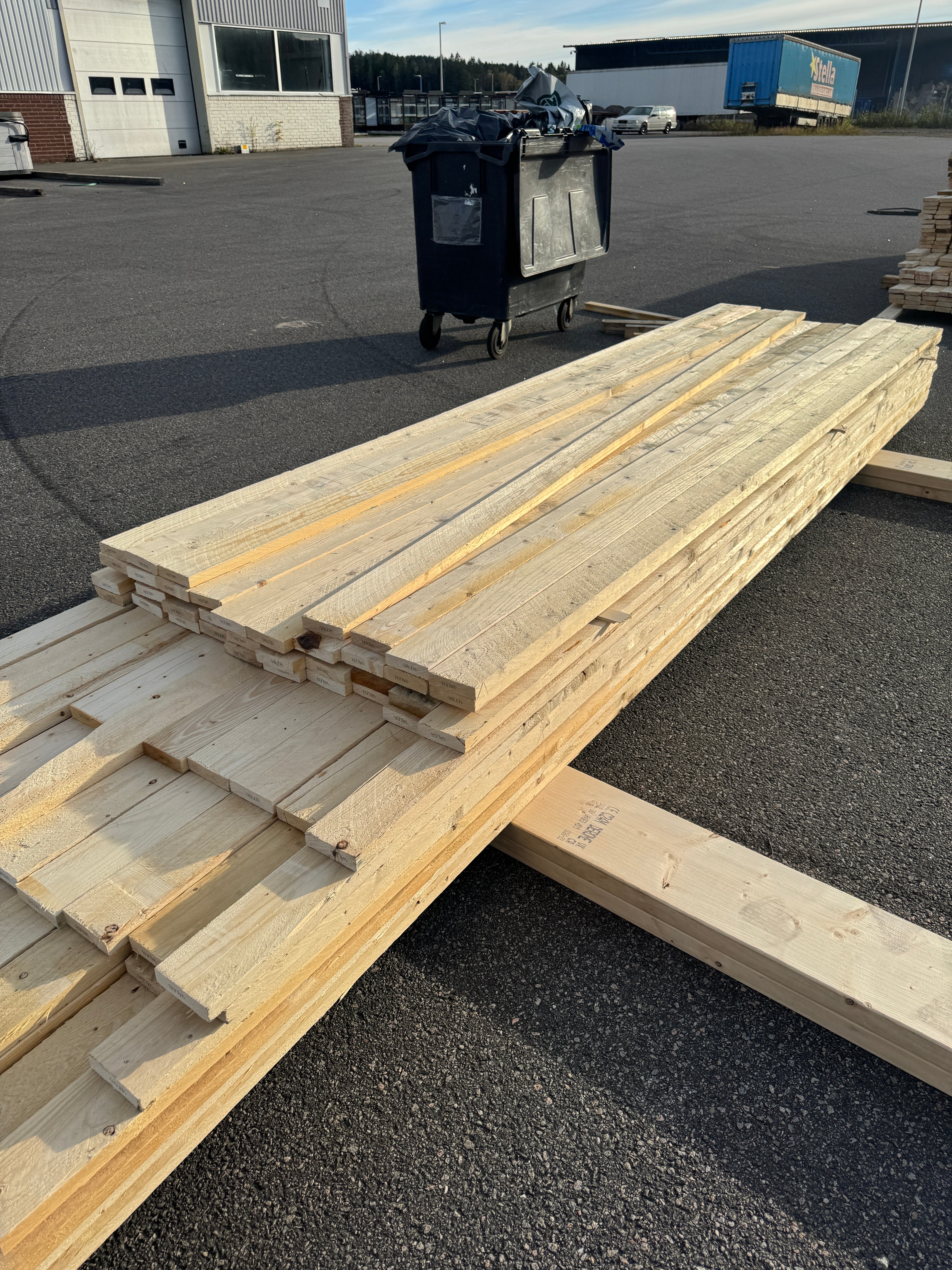 Paket Brädor 25x100mm Råsågad – 117 st (3,6–5,1 m, gran, obehandlad)