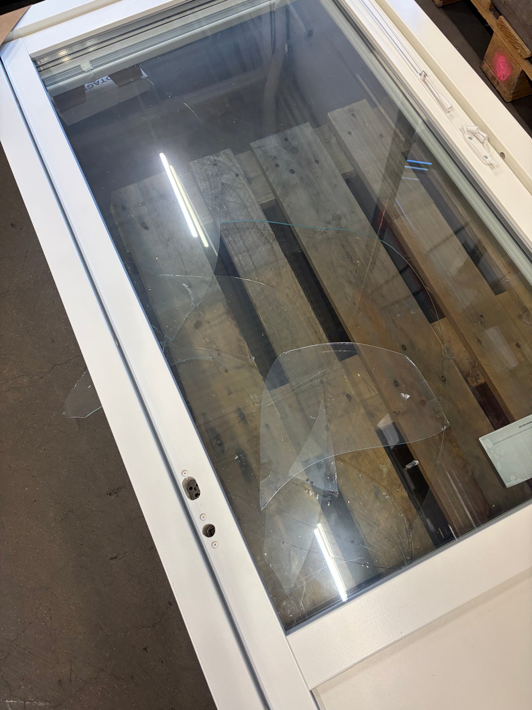 Altandörr 900x2200mm (SP Fönster) Vänsterhängd- Nya/Oanvända (Krossad Glasruta)